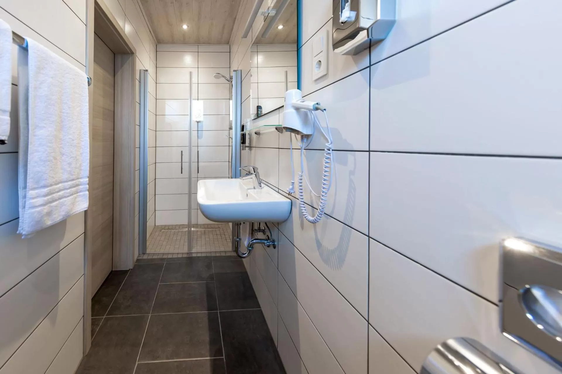 Bathroom in Gasthof zum Siegburger