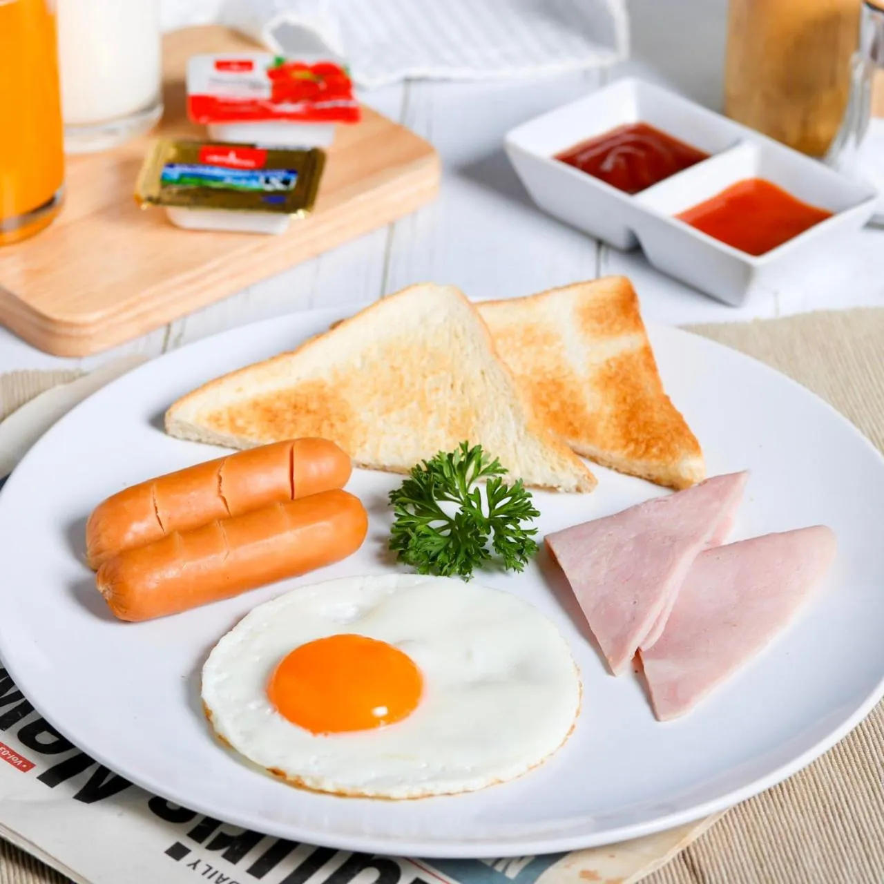 American breakfast in The Mini R Ratchada