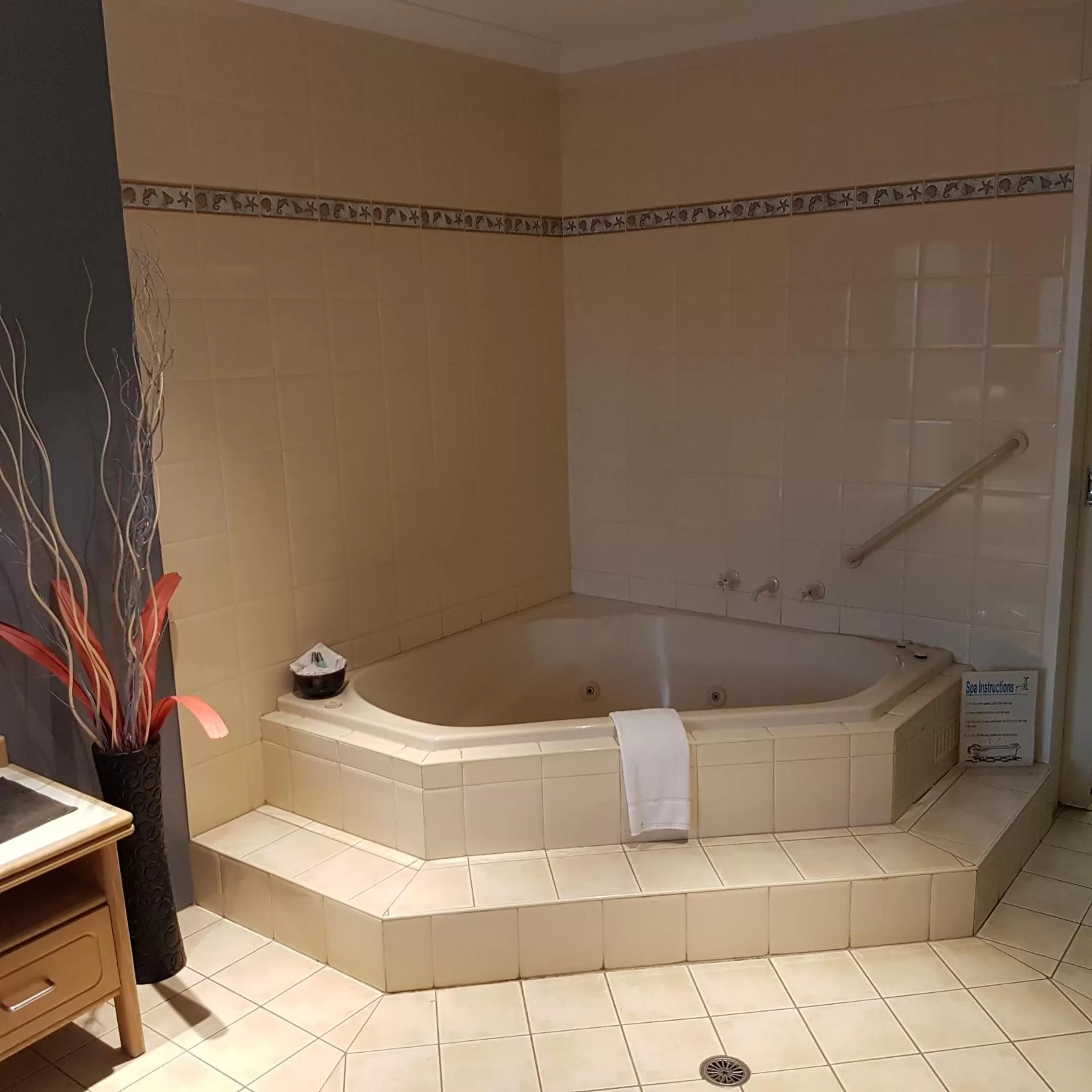 Hot Tub in Chelsea Motor Inn