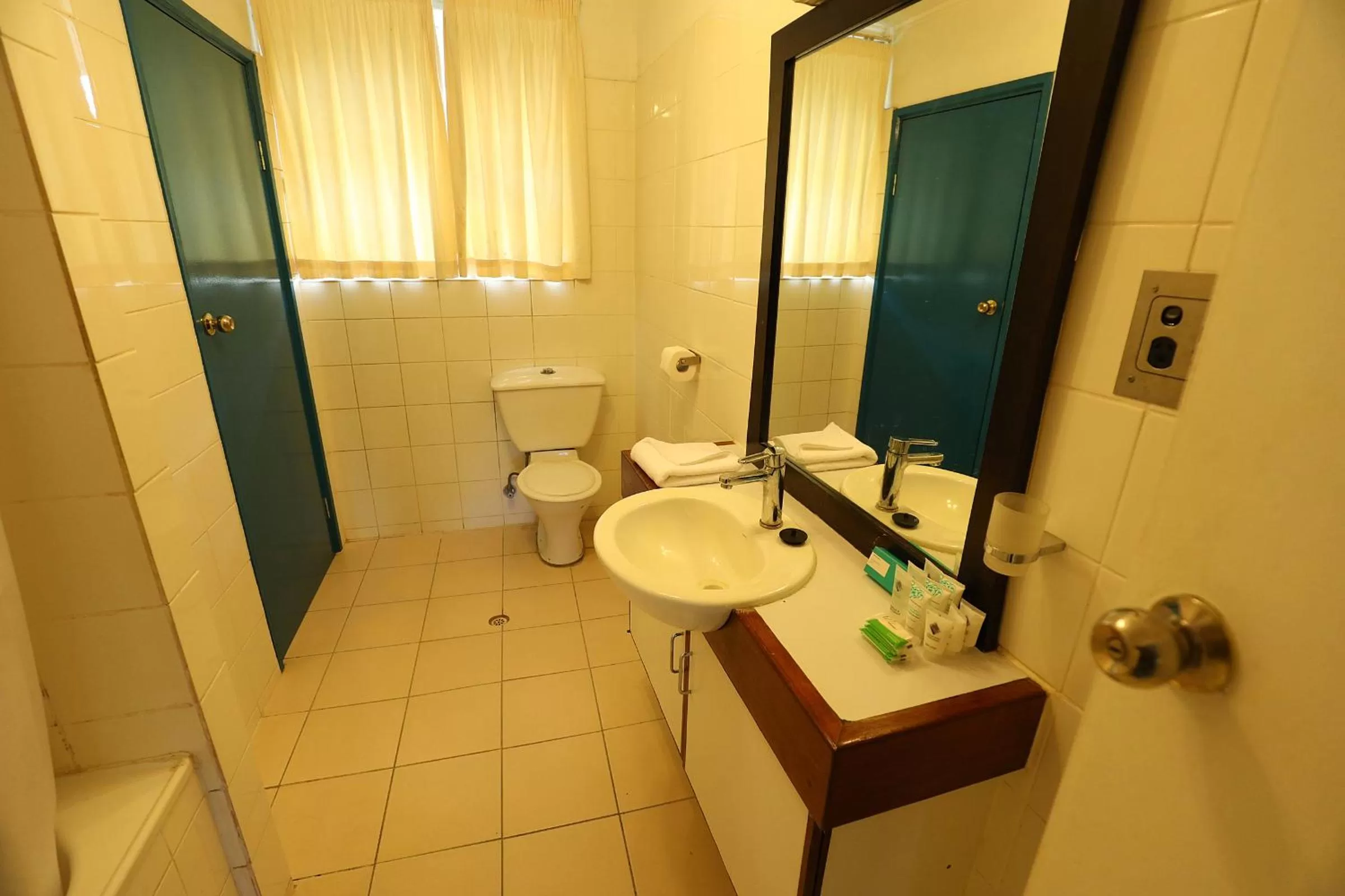 Shower in Bird Of Paradise Hotel