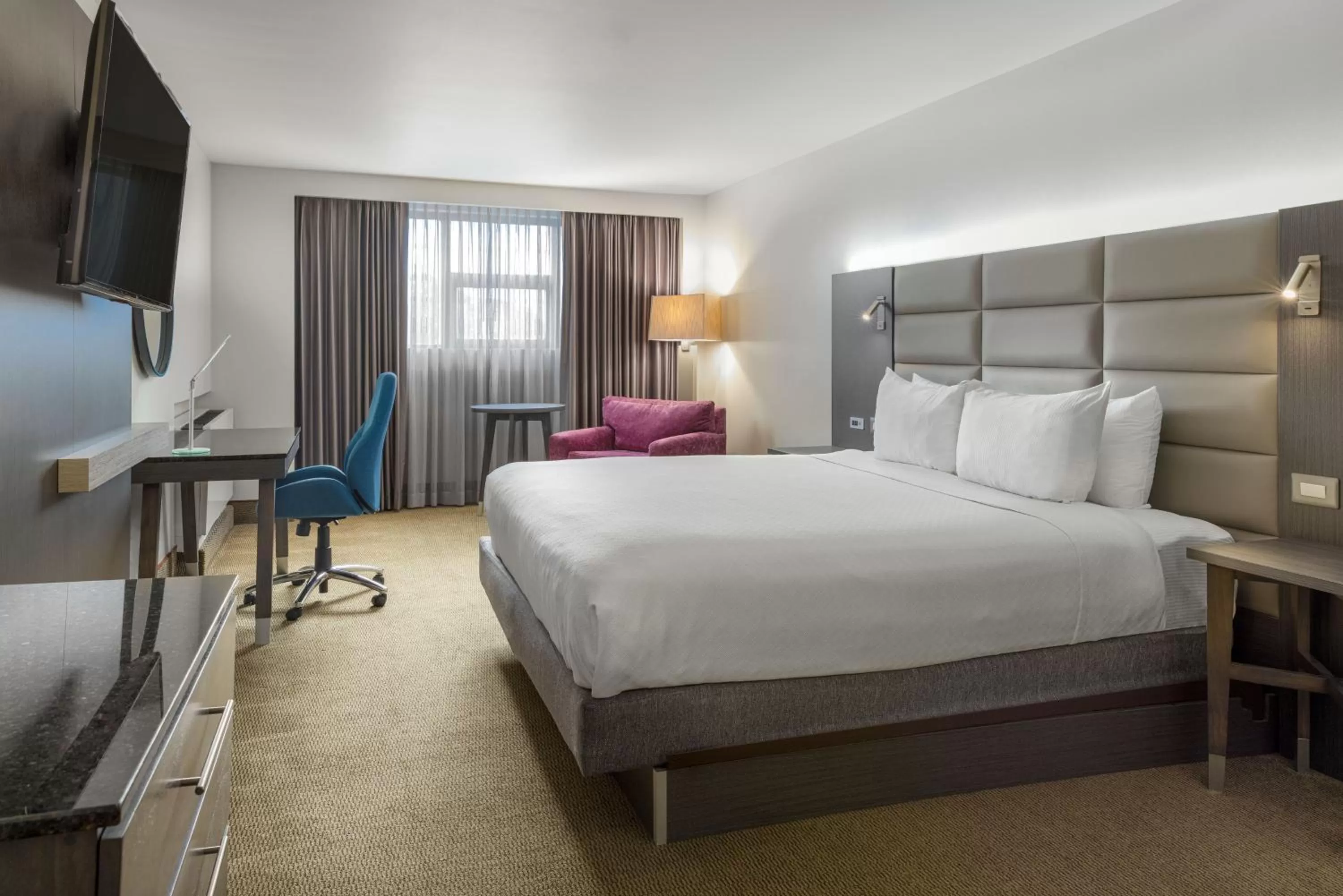 Photo of the whole room, Bed in Crowne Plaza San Jose La Sabana by IHG