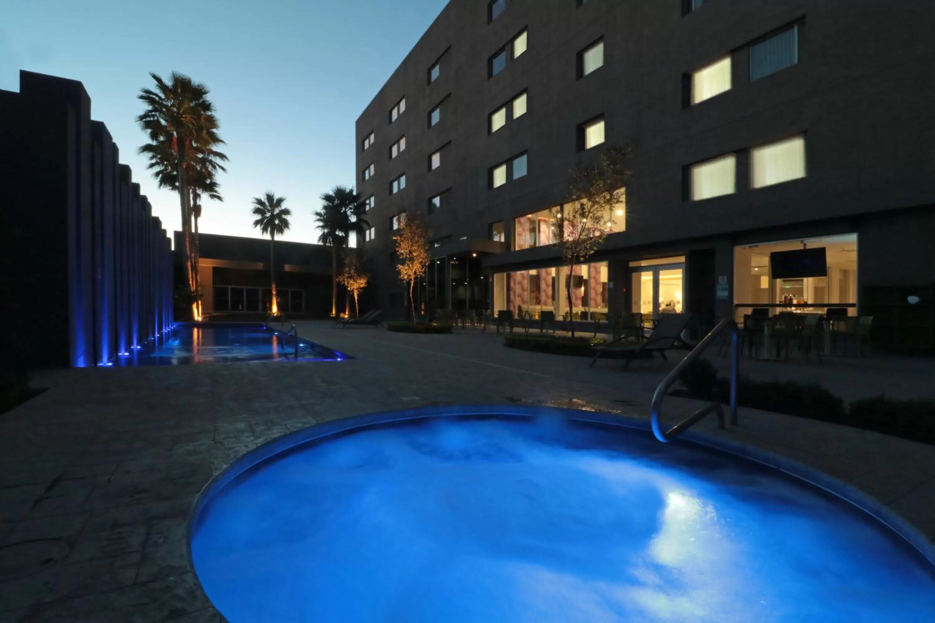 Swimming pool in Holiday Inn Express Hotel & Suites Hermosillo by IHG