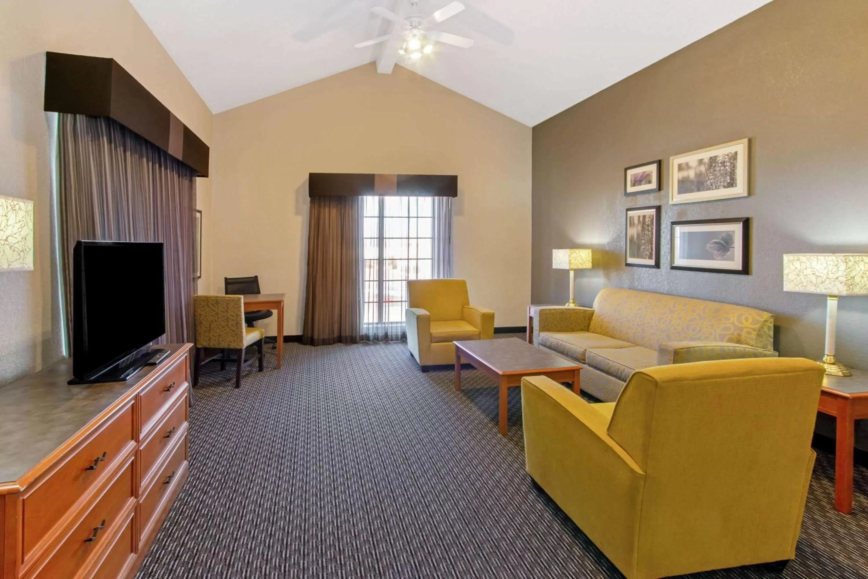 Photo of the whole room in La Quinta Inn by Wyndham Santa Fe