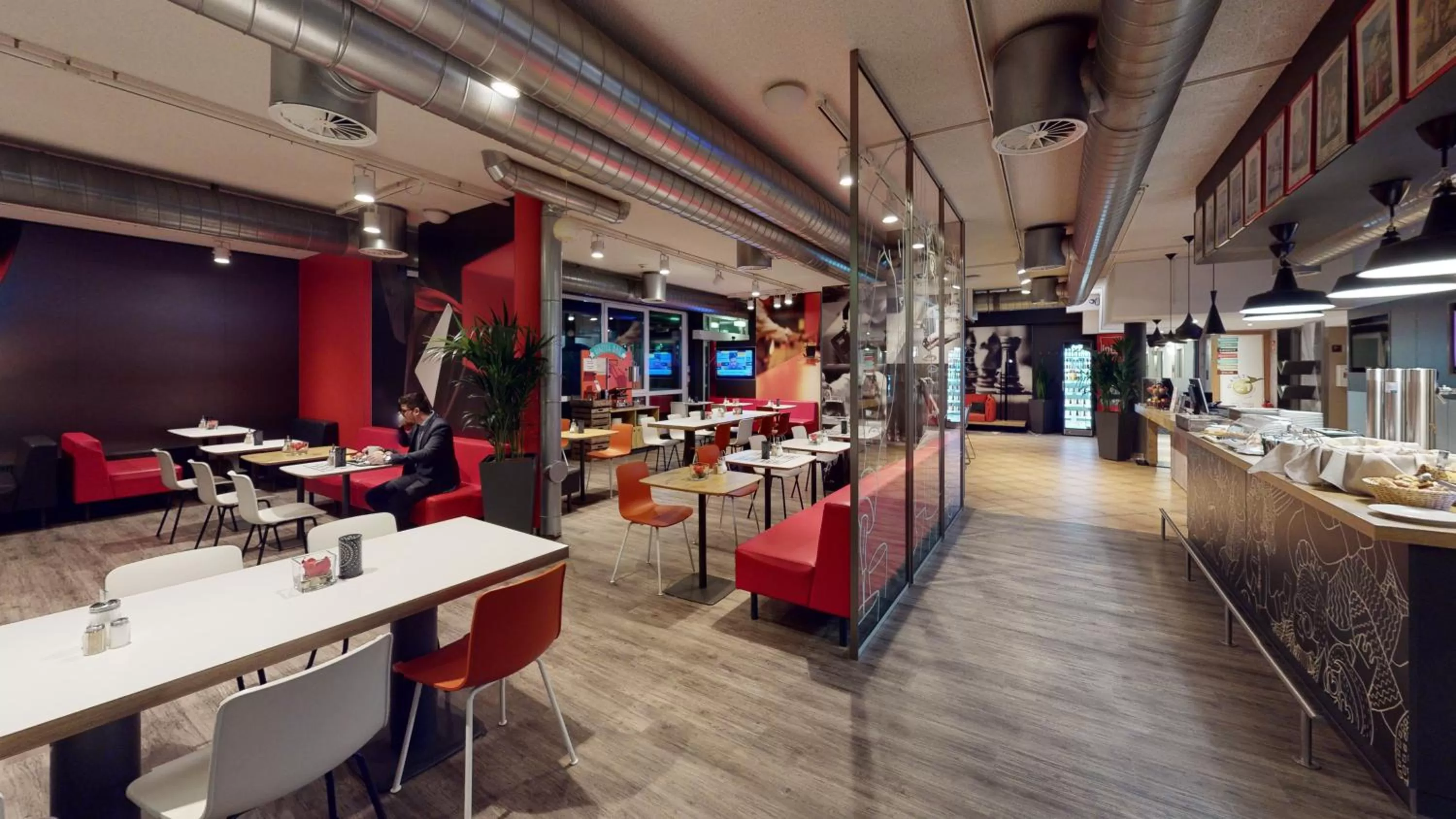 Restaurant/places to eat in ibis Hotel Köln Airport