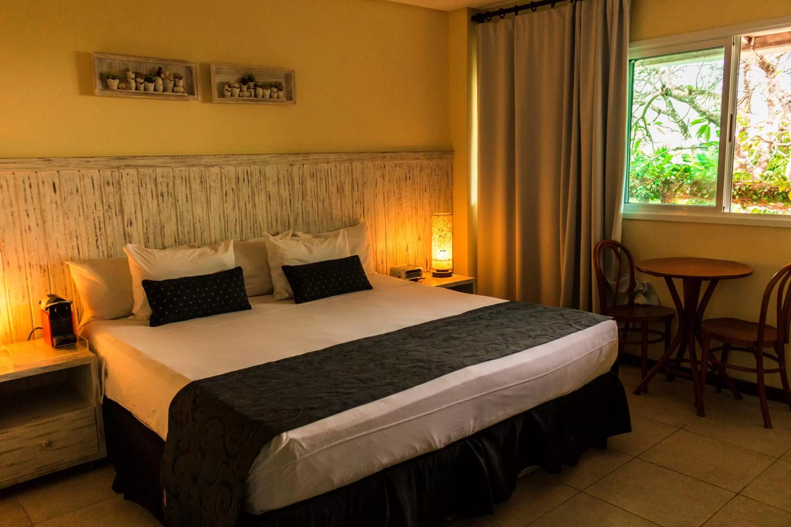 Bed in Farol de Itapuã Praia Hotel