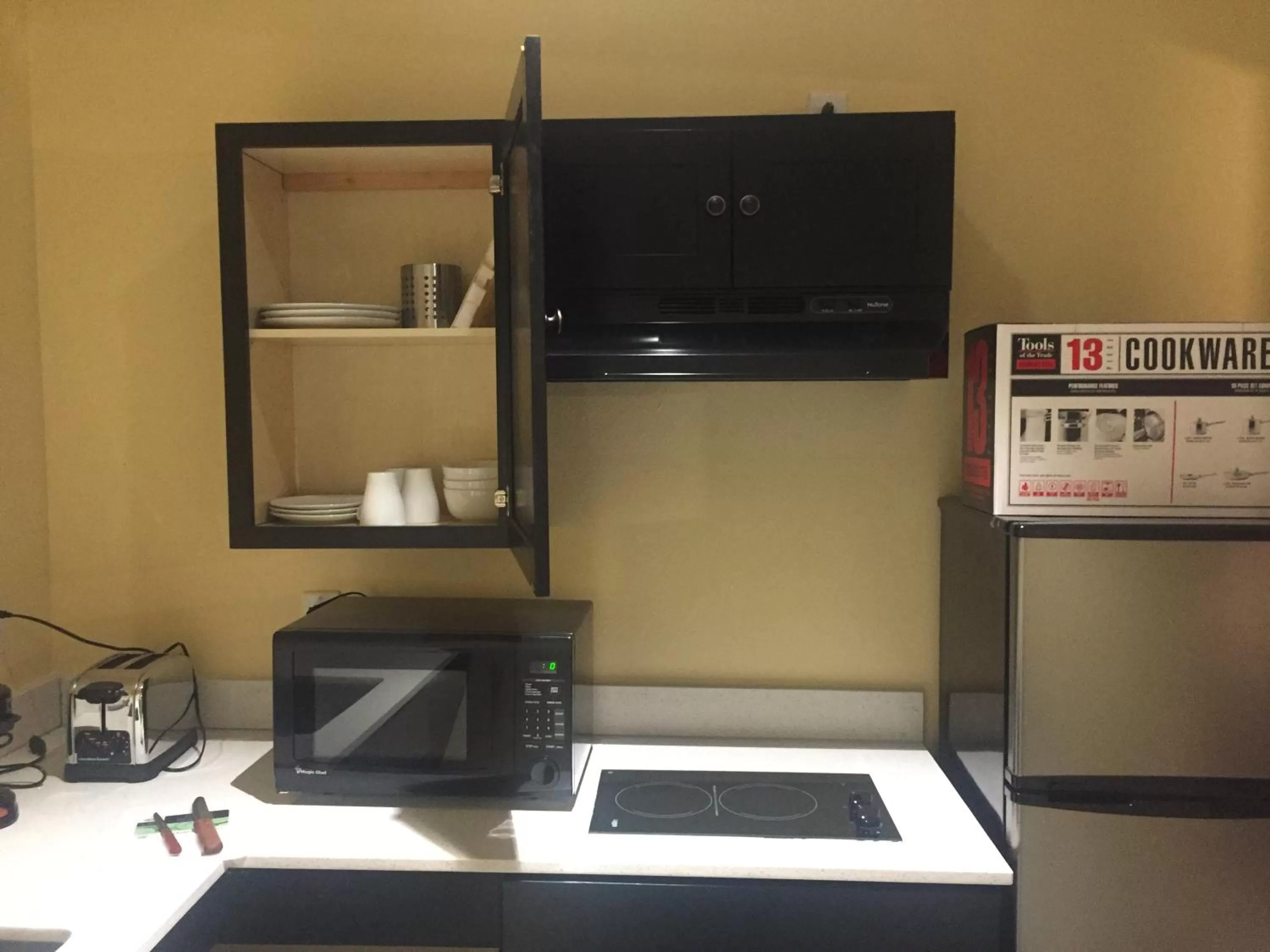 Kitchen or kitchenette in Days Inn by Wyndham Freeport