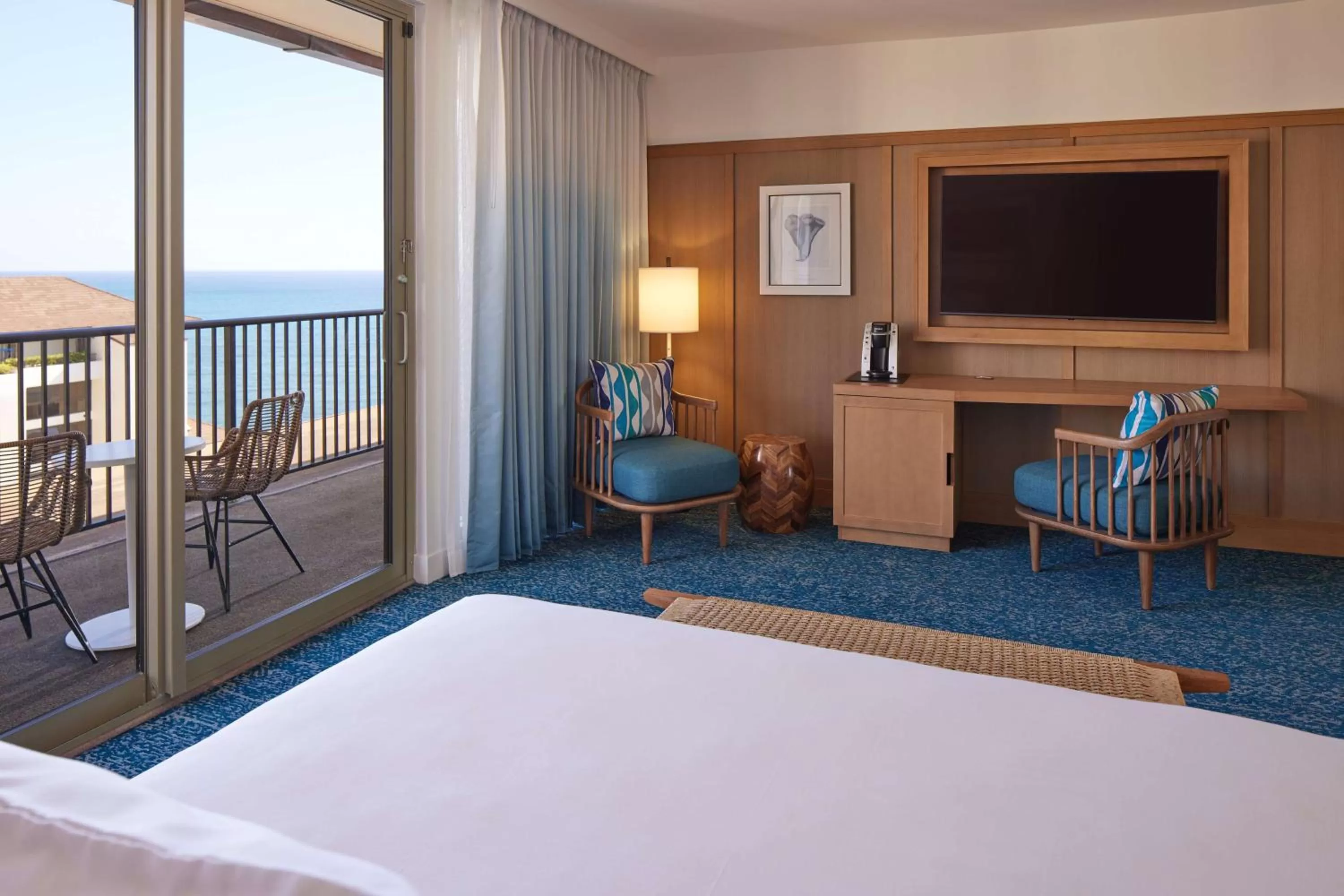 Photo of the whole room, Bed in OUTRIGGER Reef Waikiki Beach Resort