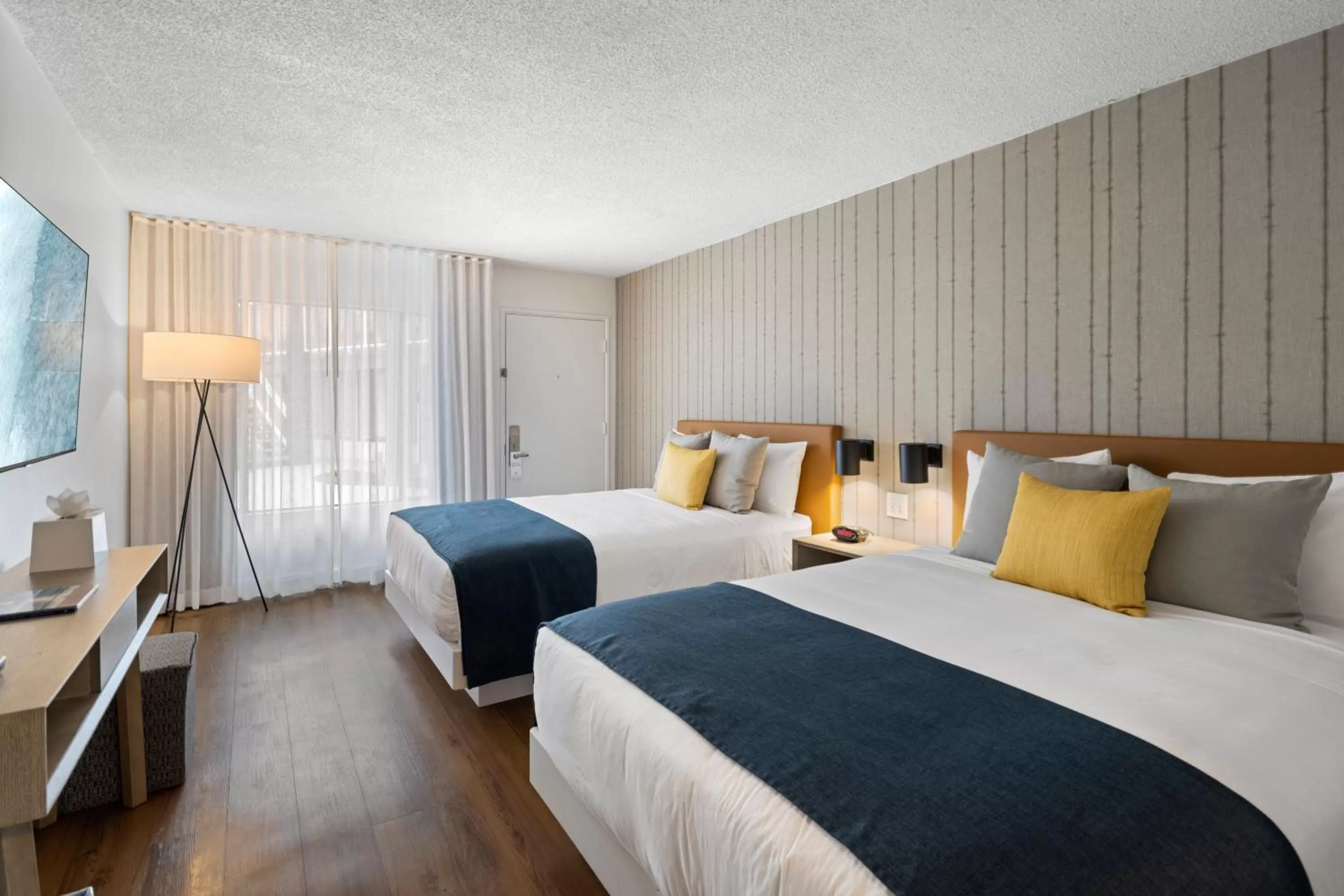 Photo of the whole room, Bed in Sea Harbor Hotel - San Diego