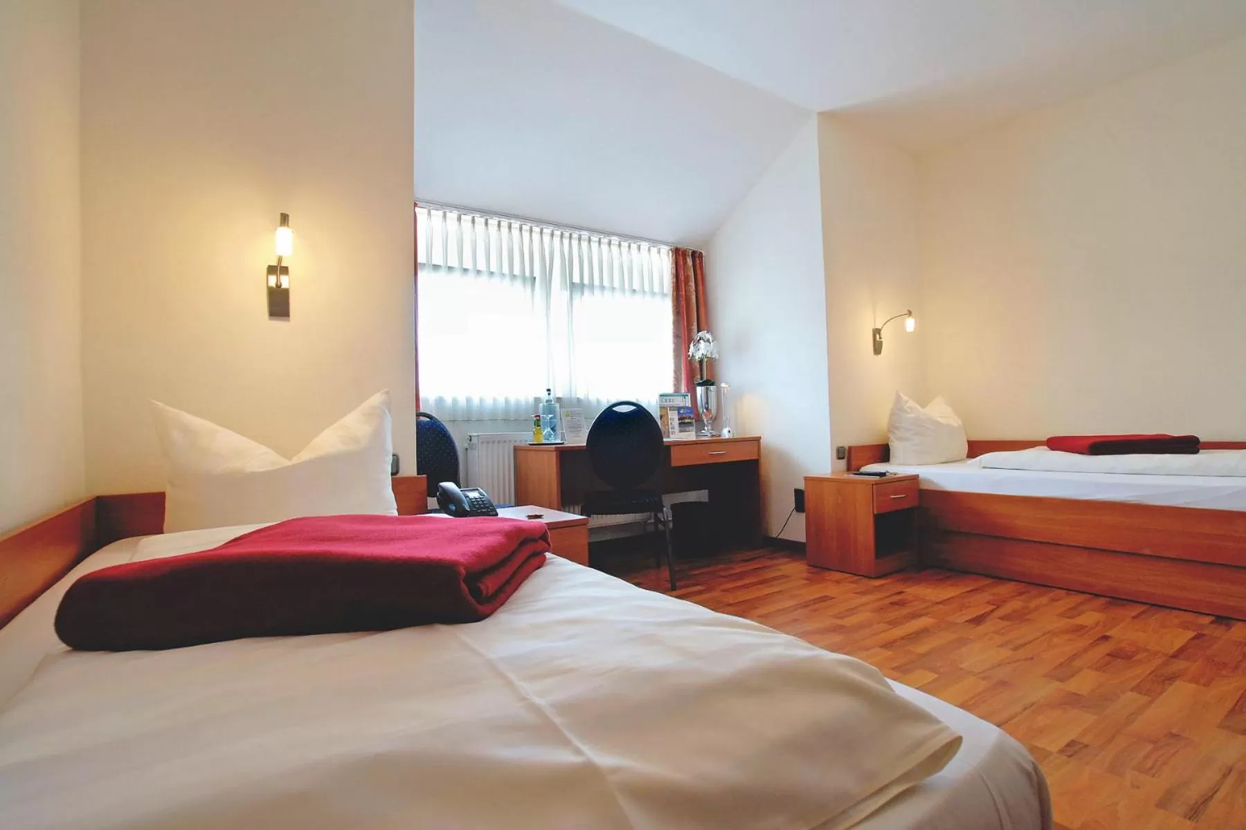 Photo of the whole room, Bed in Hotel Deutsches Haus