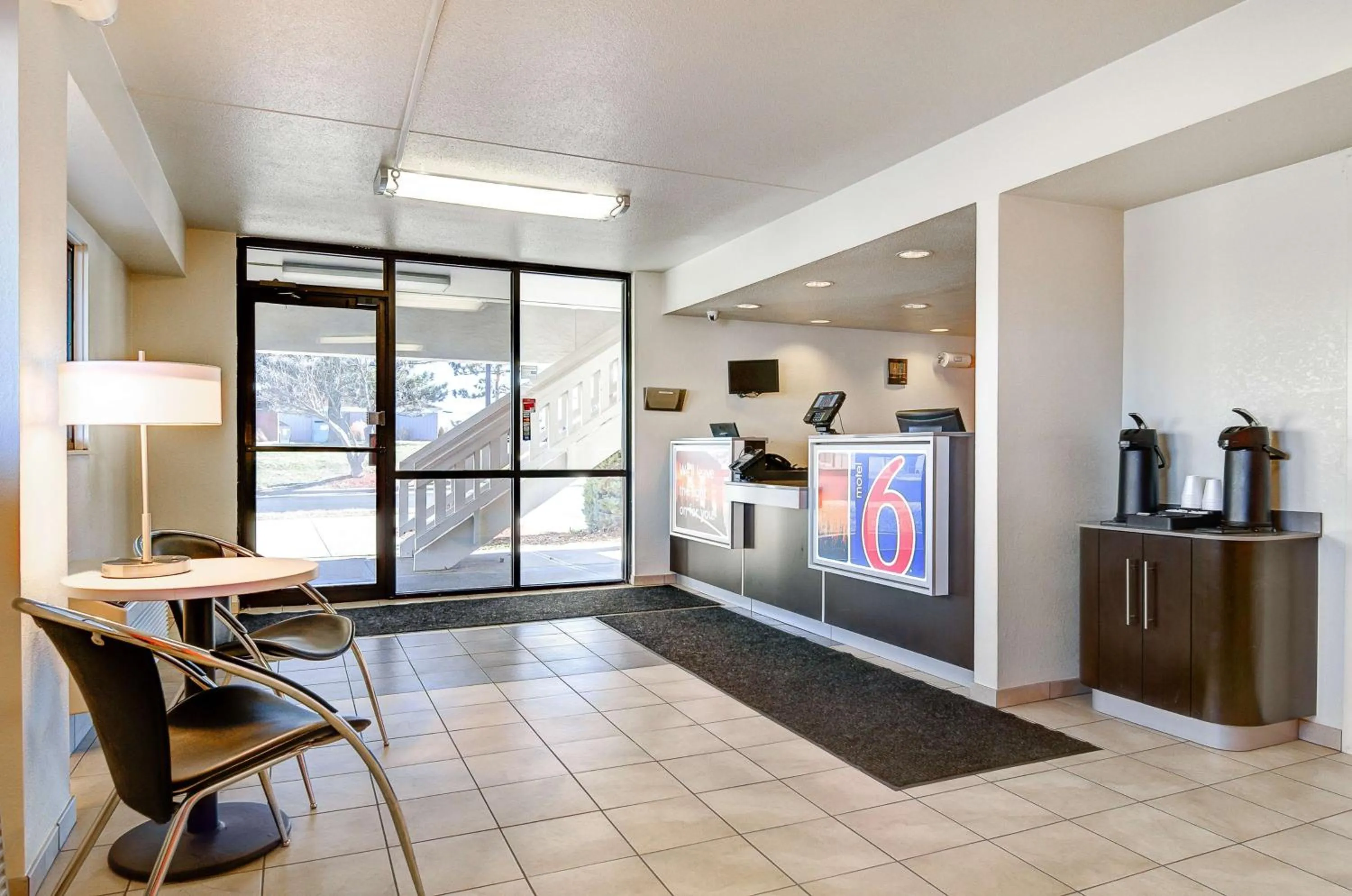 Lobby or reception in Motel 6-Springfield, MO - North