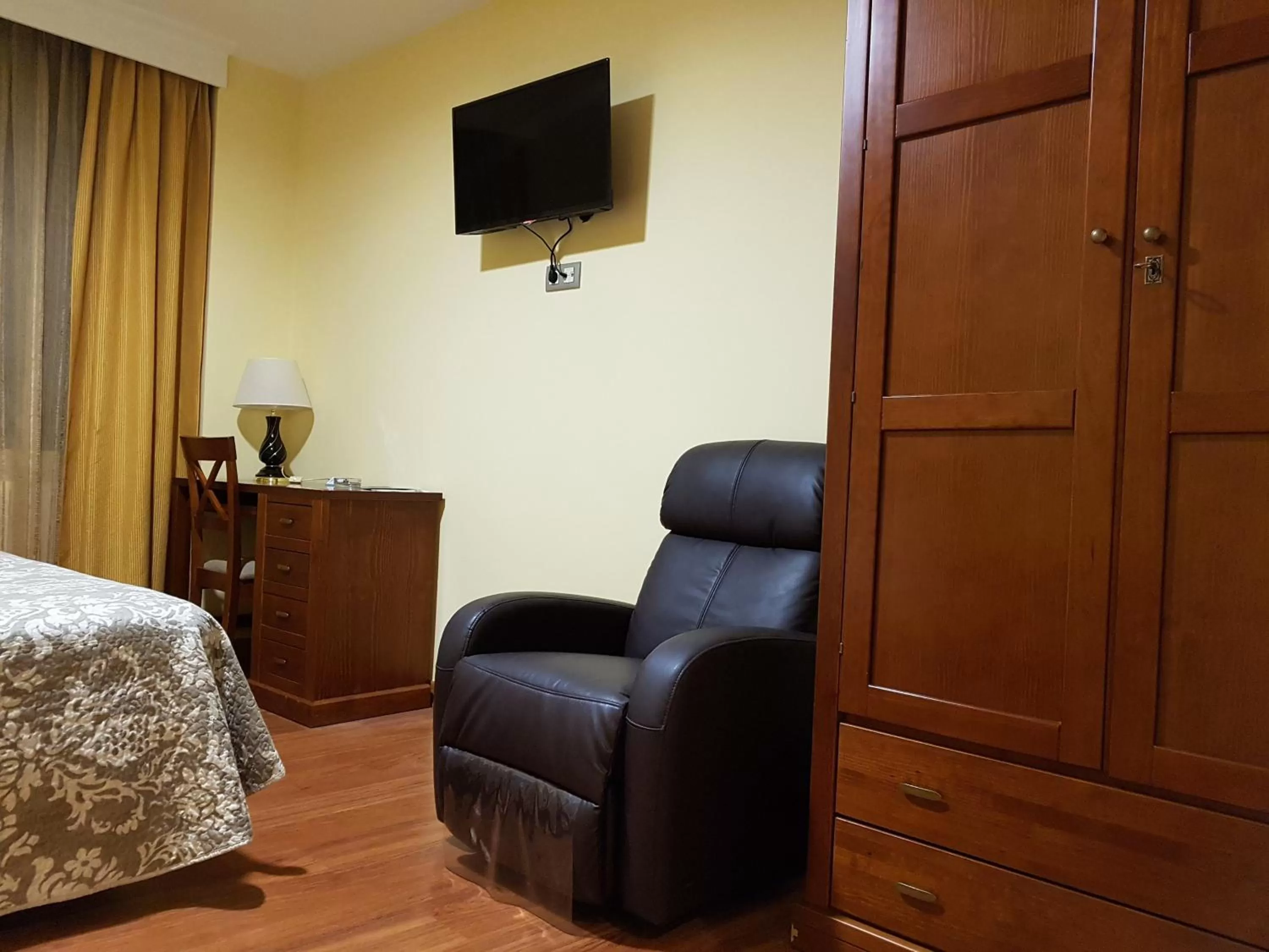 Other, Bed in Hotel Reina Isabel