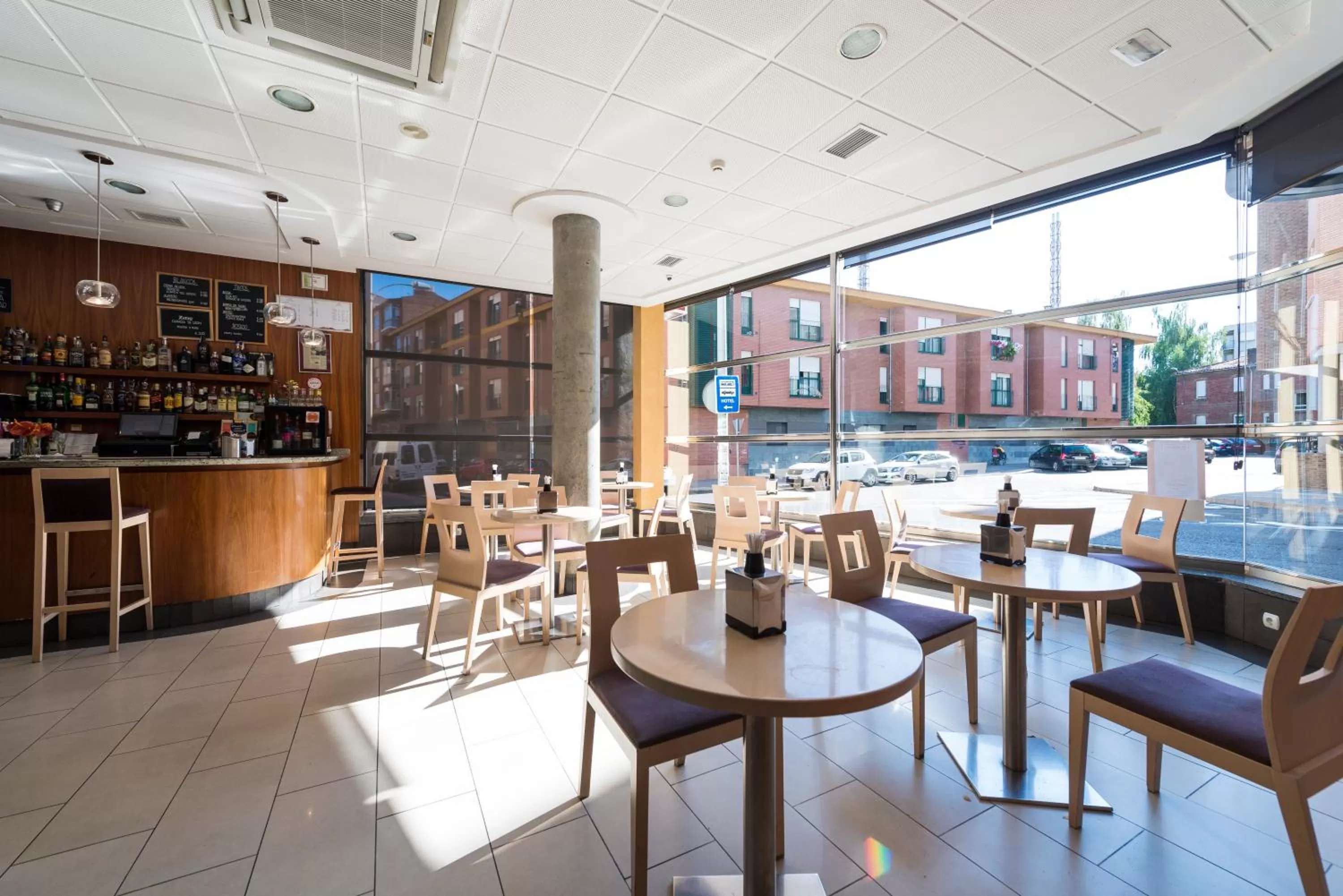 Lounge or bar in FC Infantas de León