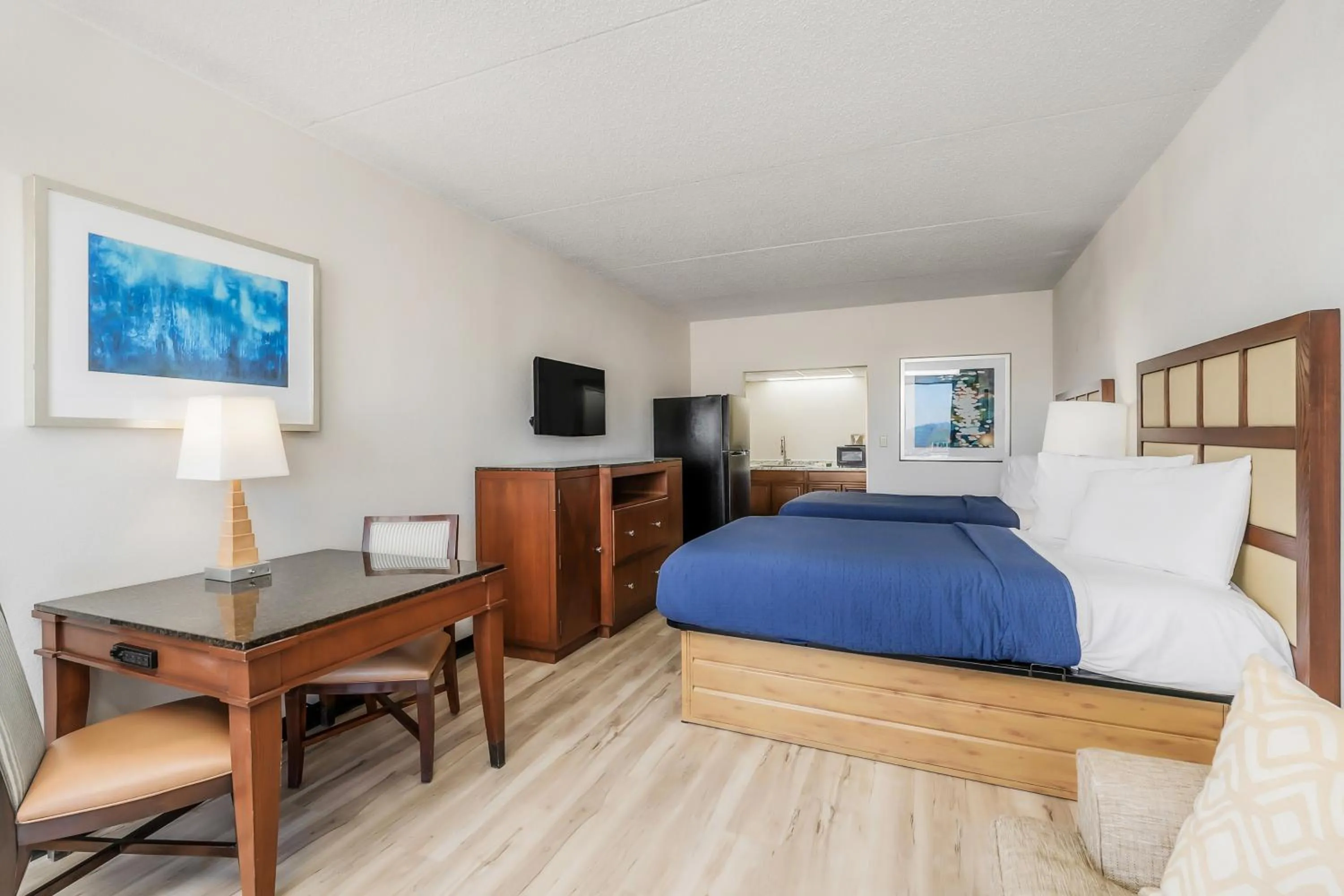 Bed in Americas Best Value Inn Cookeville