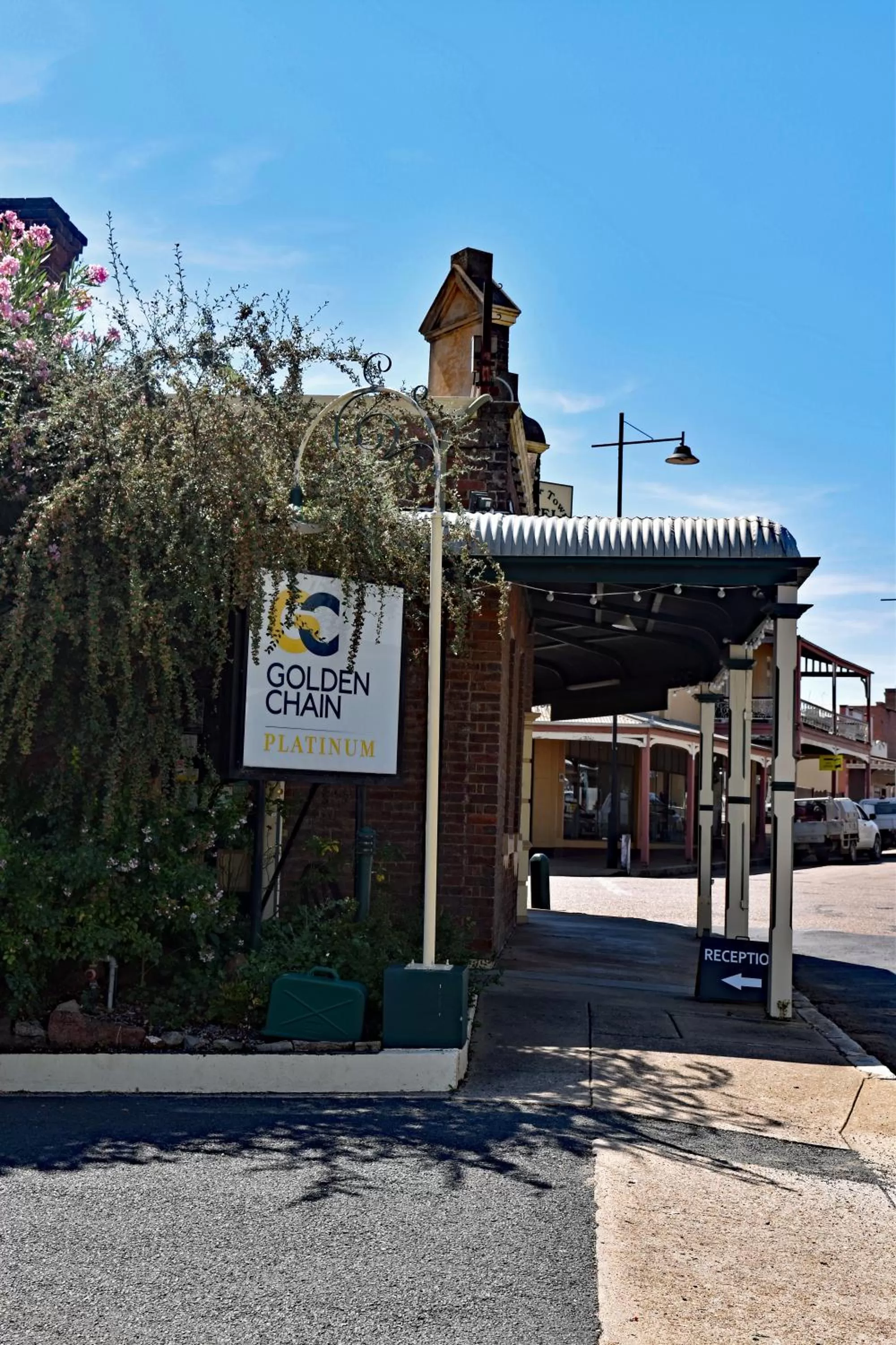 Ten Dollar Town Motel