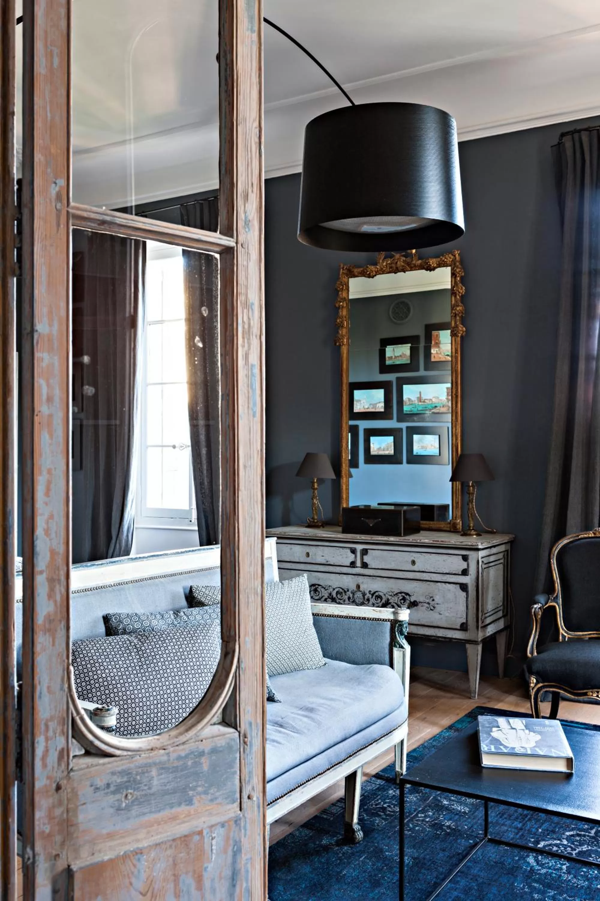 Decorative detail in La Divine Comédie-Suites Deluxe