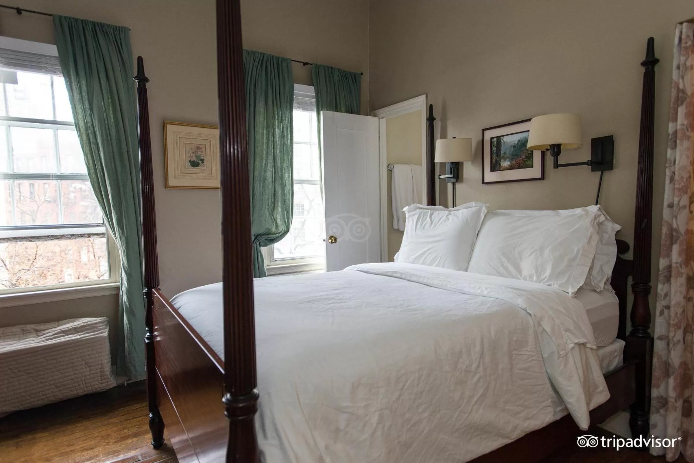 Bed in Incentra Village Hotel