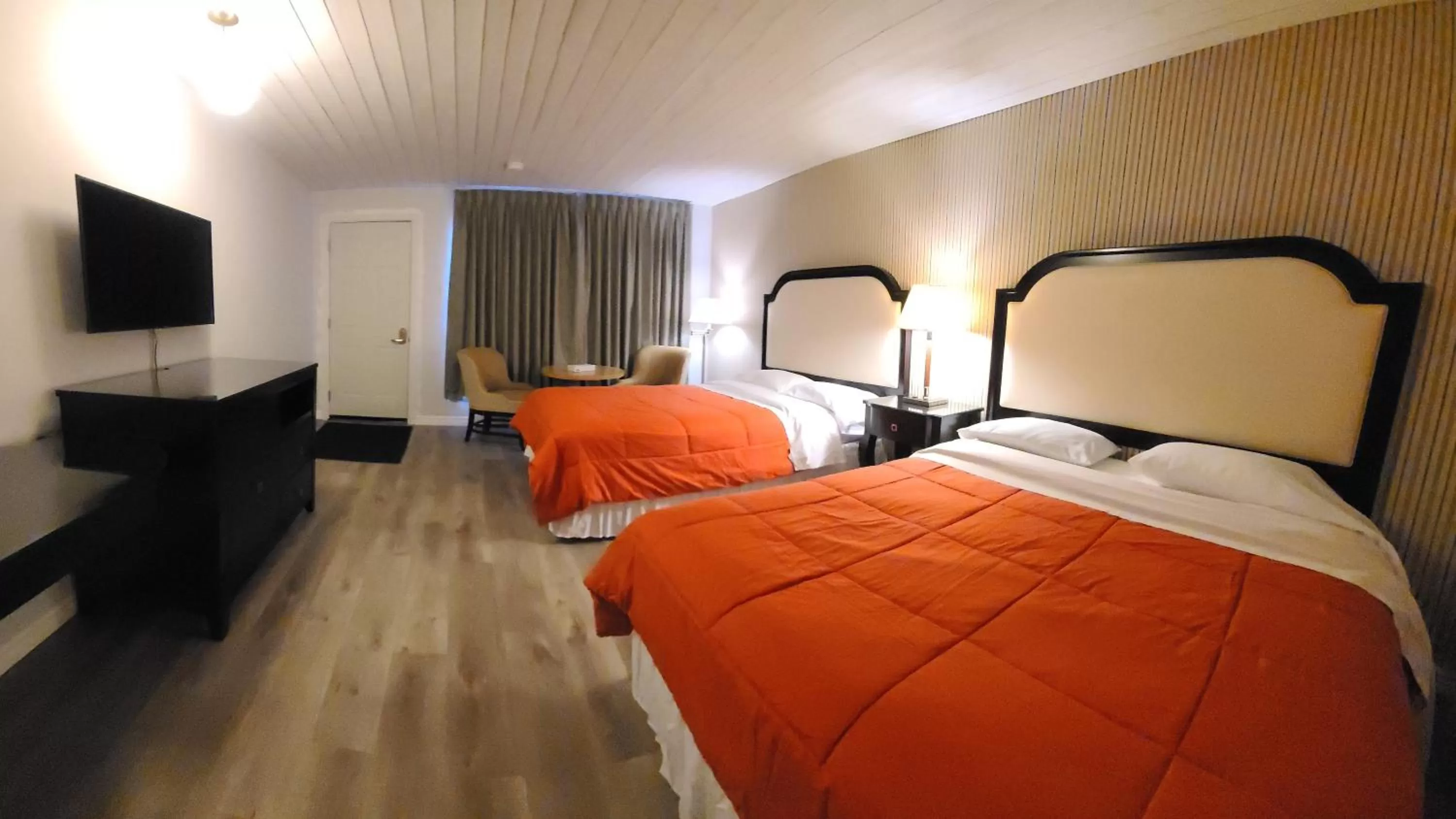 Photo of the whole room, Bed in Choice Inn by the falls