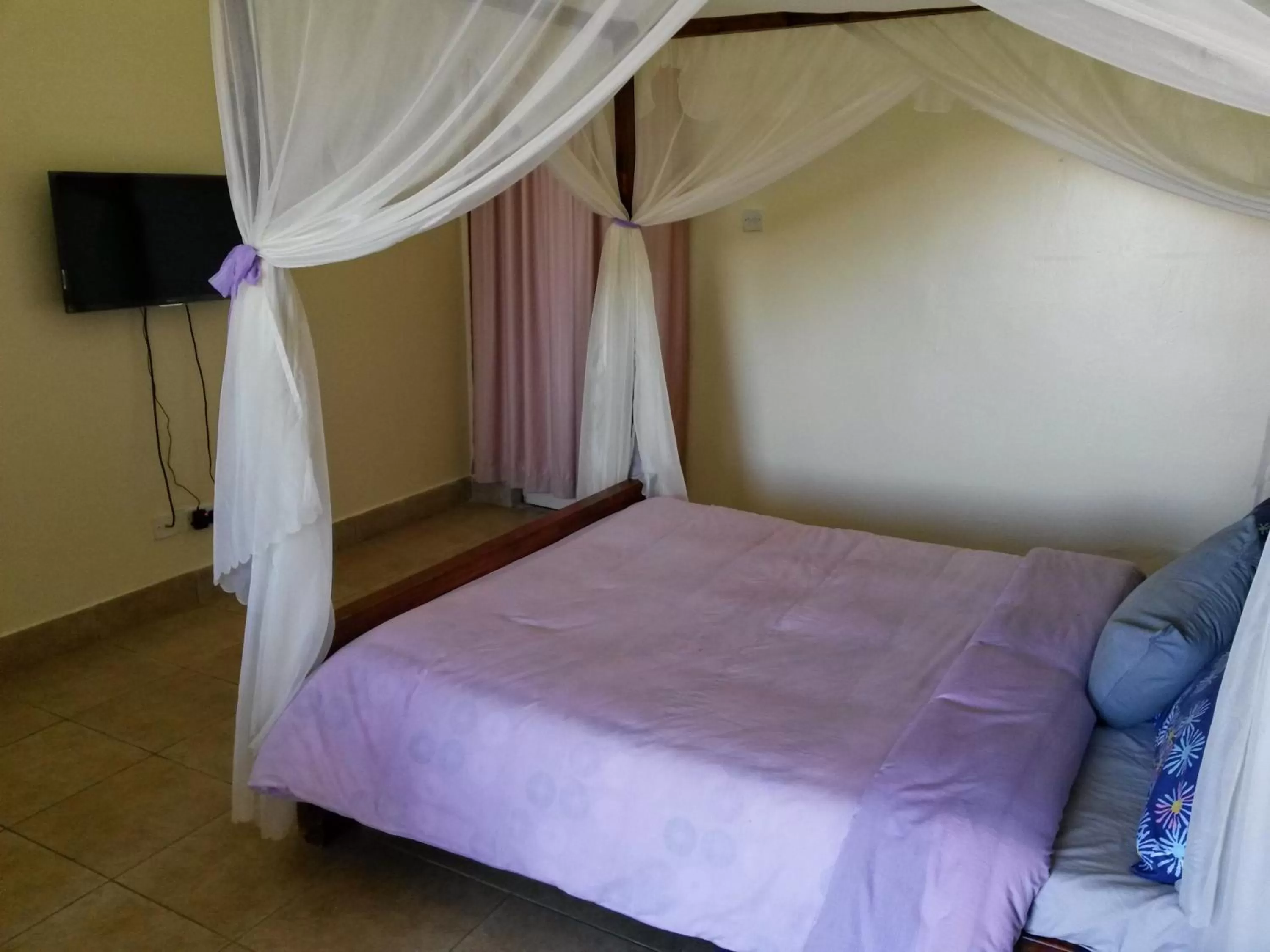 Bed in Mwanzo Lodge