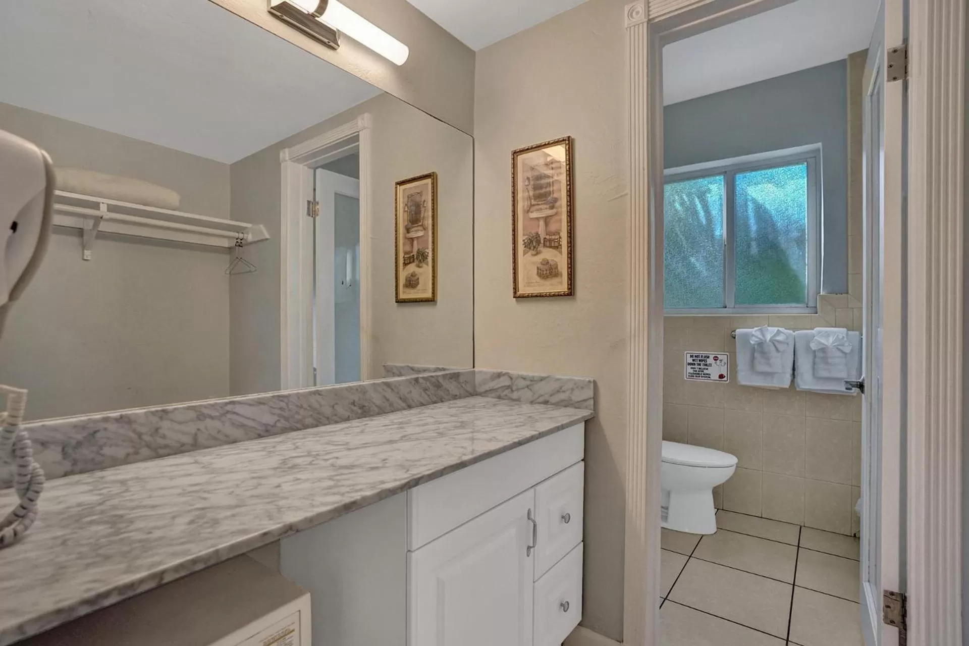 Bathroom in The Worthington Resorts - Clothing Optional - Men Only - Solo hombres