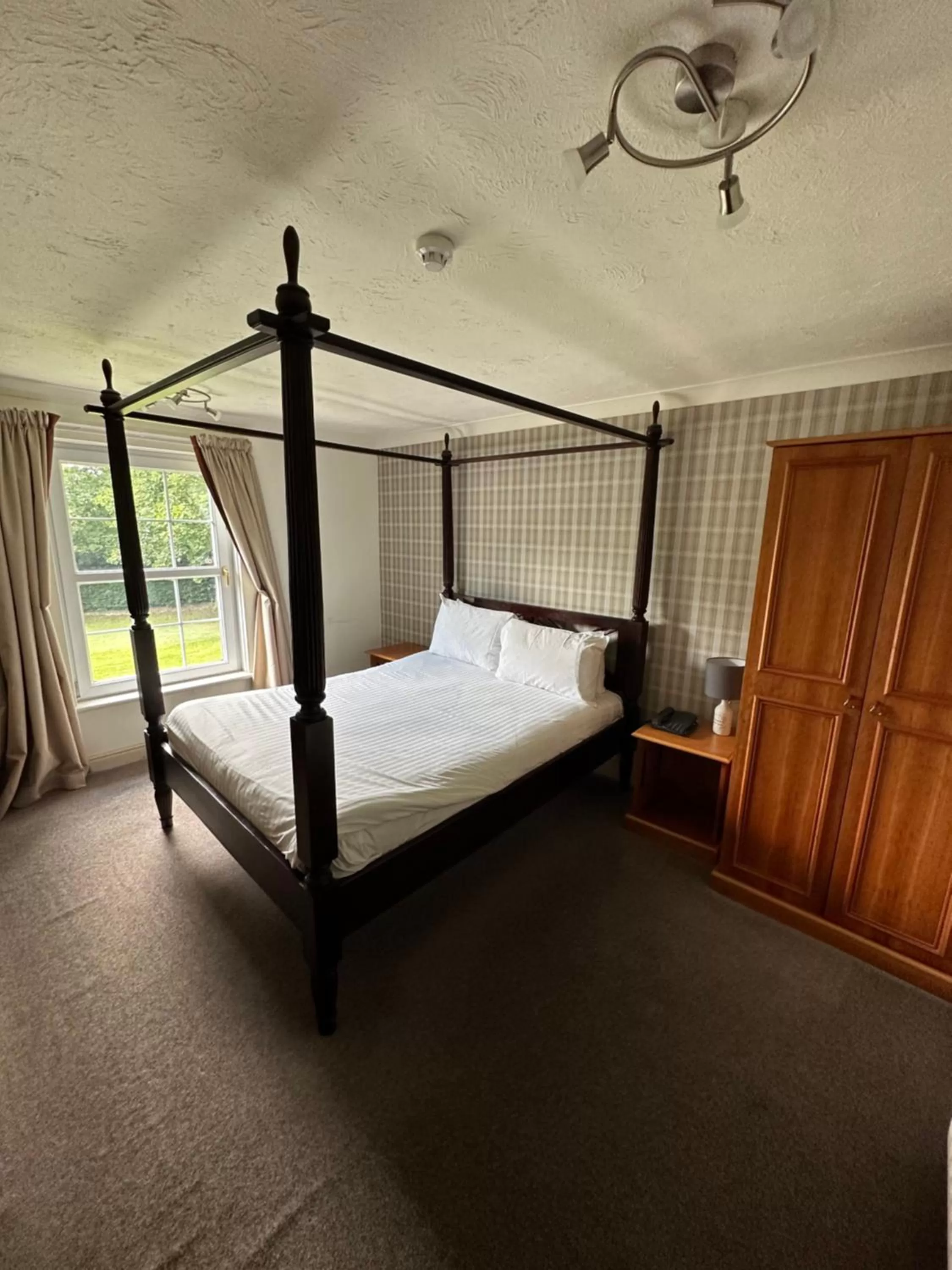 Photo of the whole room in The Gables Hotel