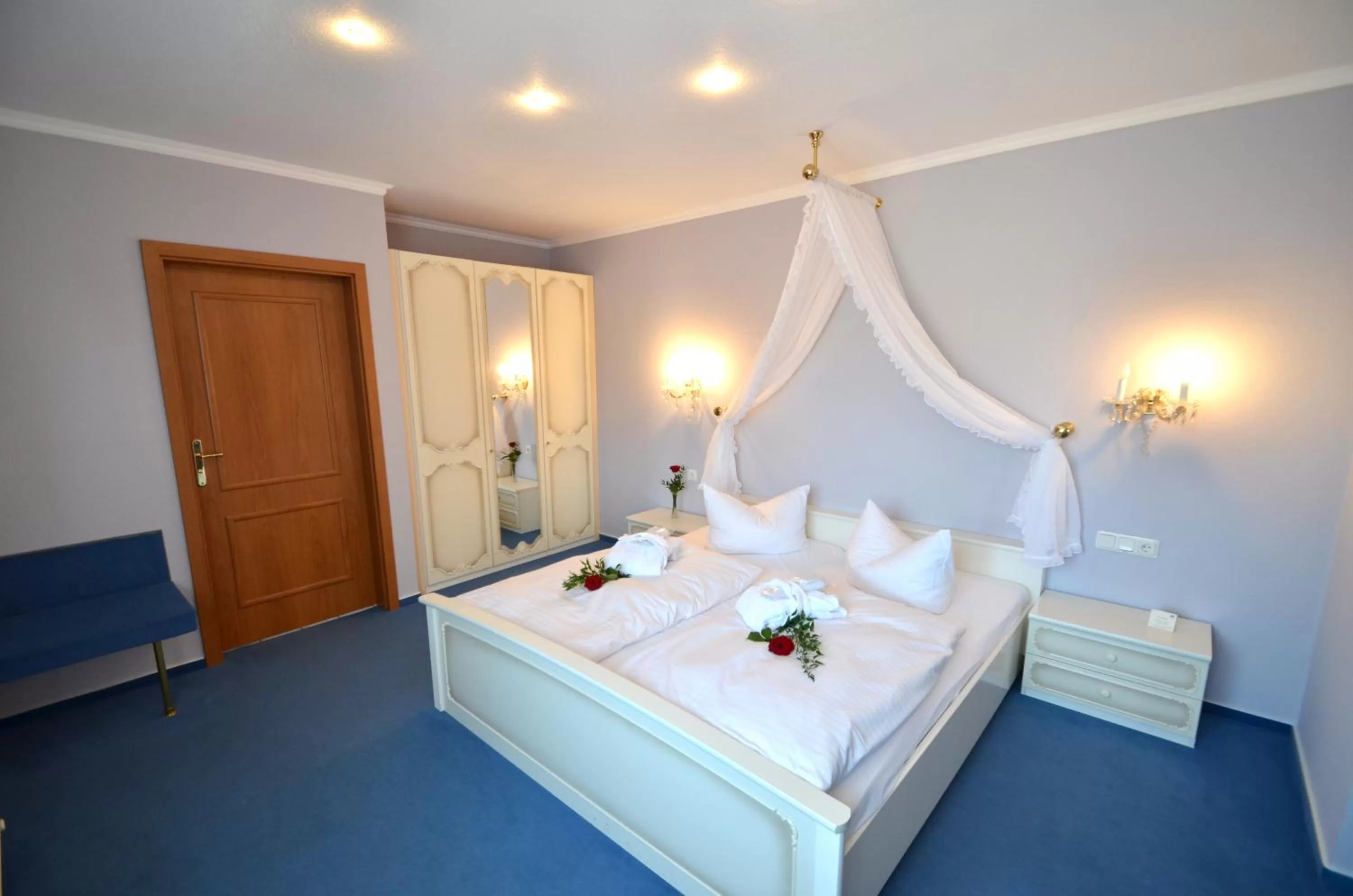 Living room, Bed in Hotel Landhaus Wörlitzer Hof