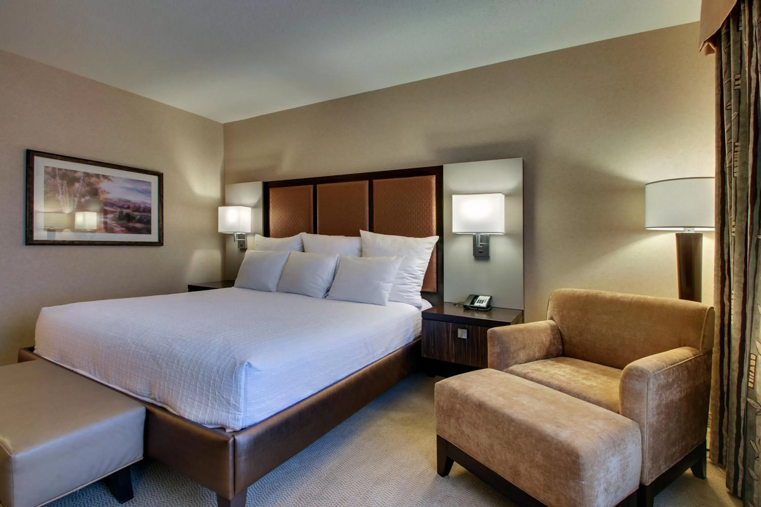 Bed in The Inn at Charles Town / Hollywood Casino