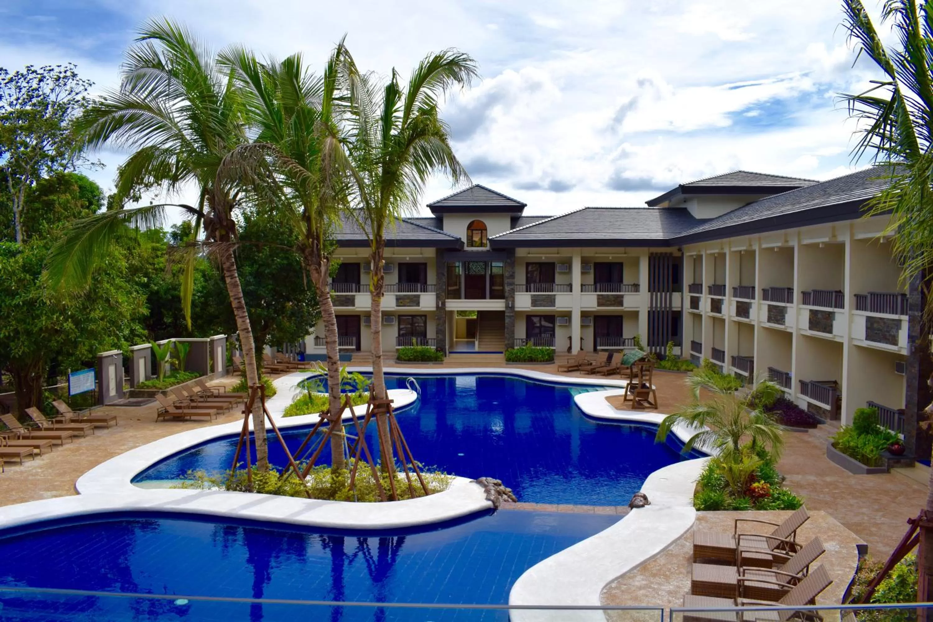 Swimming pool in MO2 Lagoon Coron