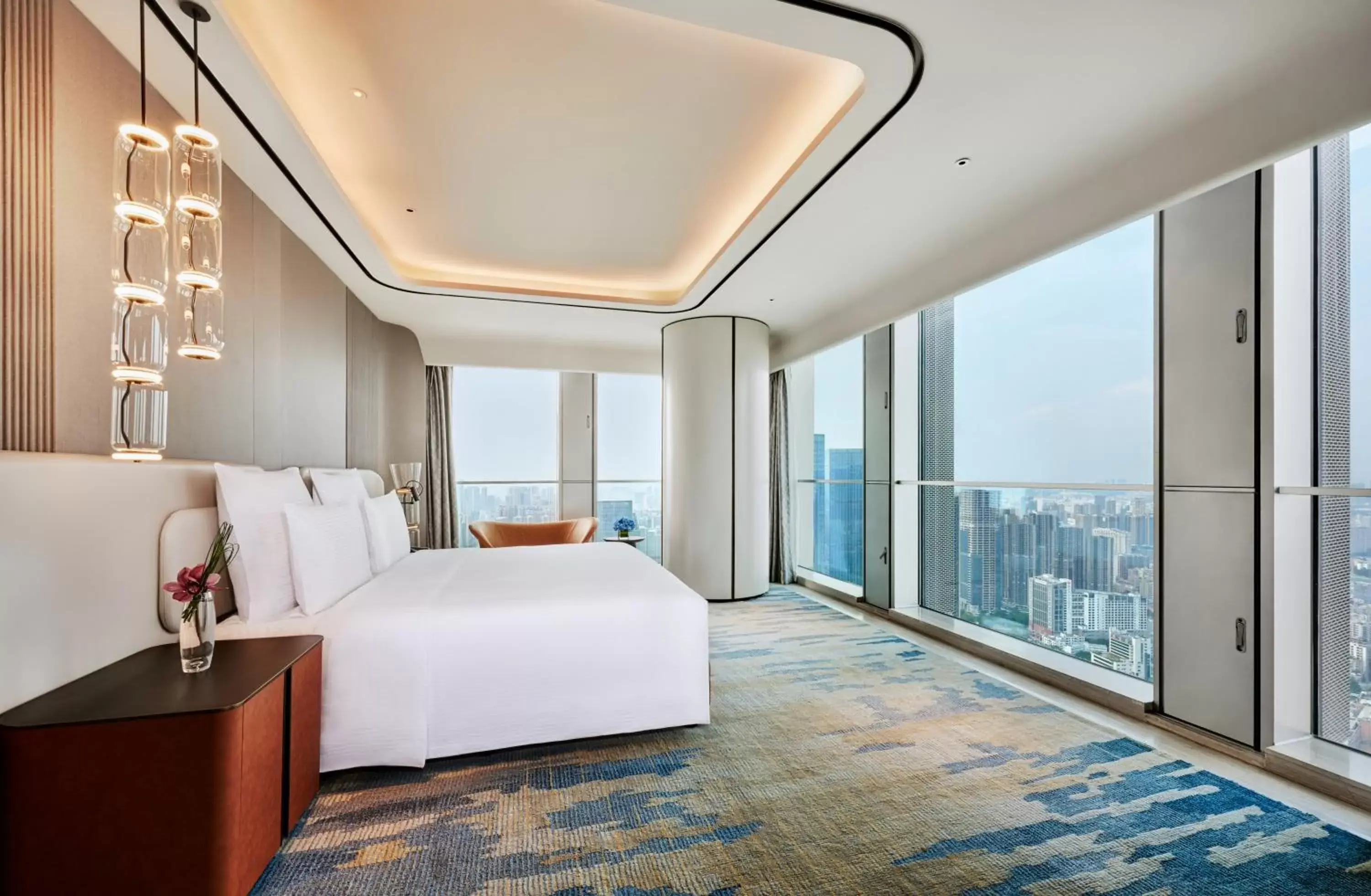 Deluxe Suite with One King Bed and Lounge Access - single occupancy - Skyline View in Pullman Shenzhen North Deluxe Suite with One King Bed and Lounge Access - single occupancy - Skyline View in Pullman Shenzhen North