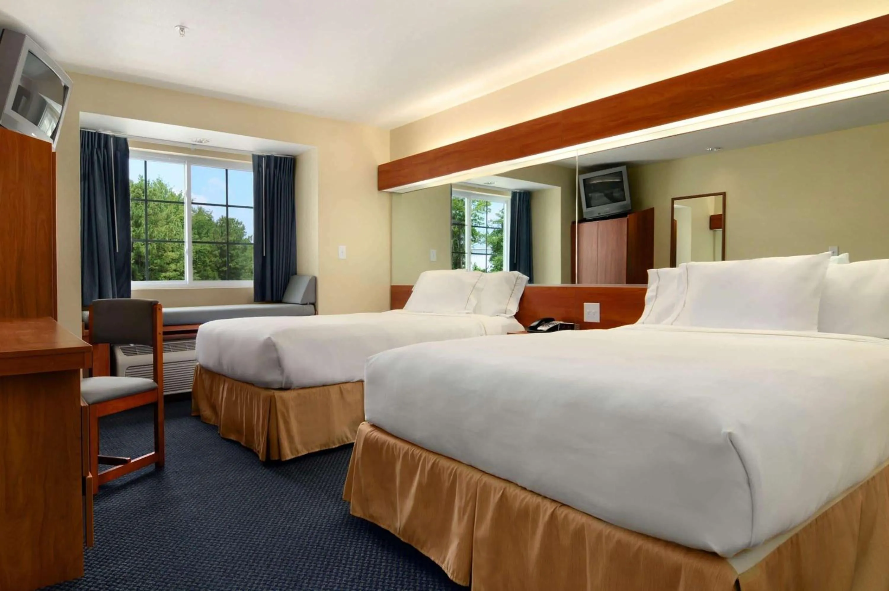 Photo of the whole room, Bed in Microtel Inn & Suites by Wyndham Huntsville