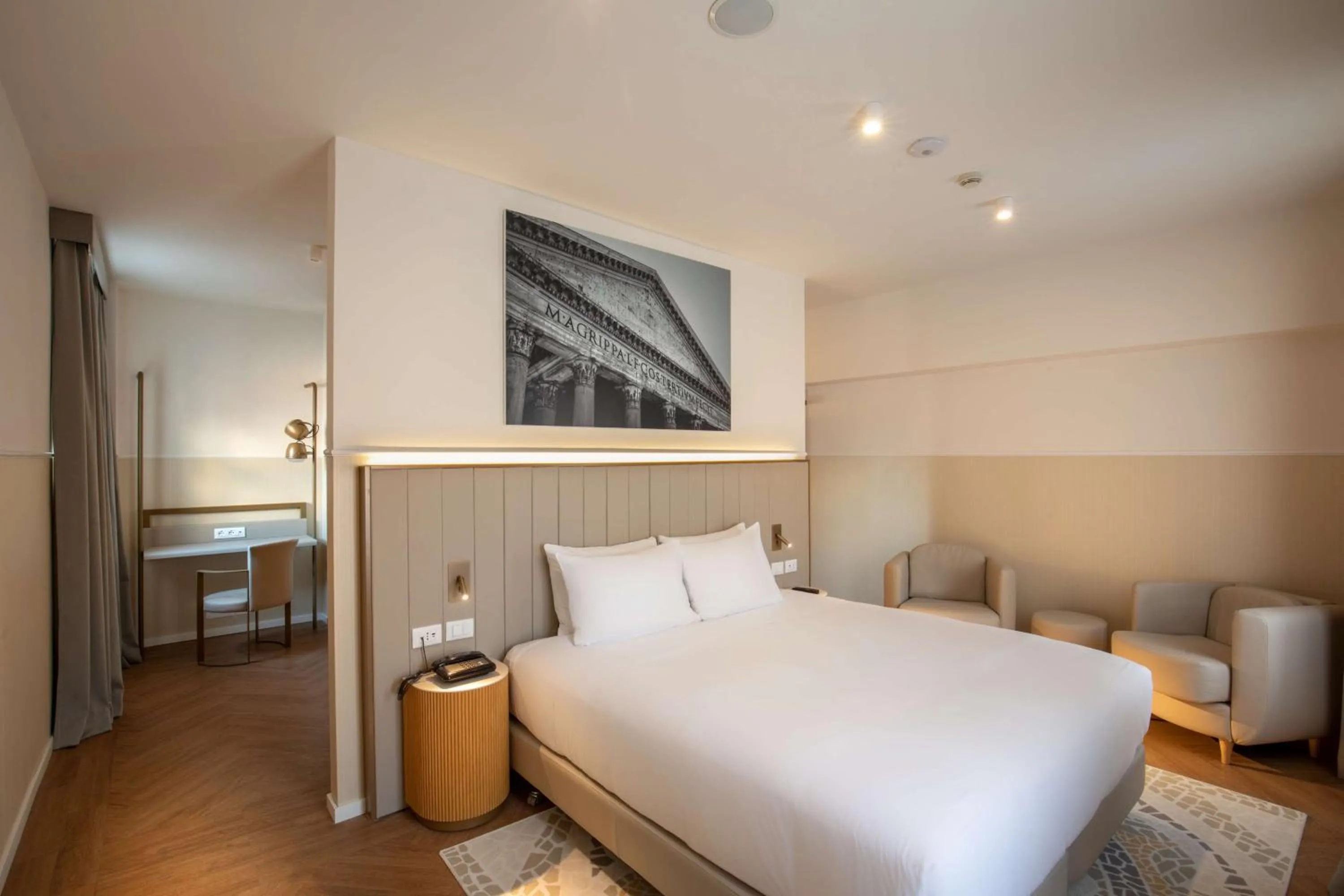 Bed in Cosmopolita Rome Colosseum, Tapestry Collection by Hilton