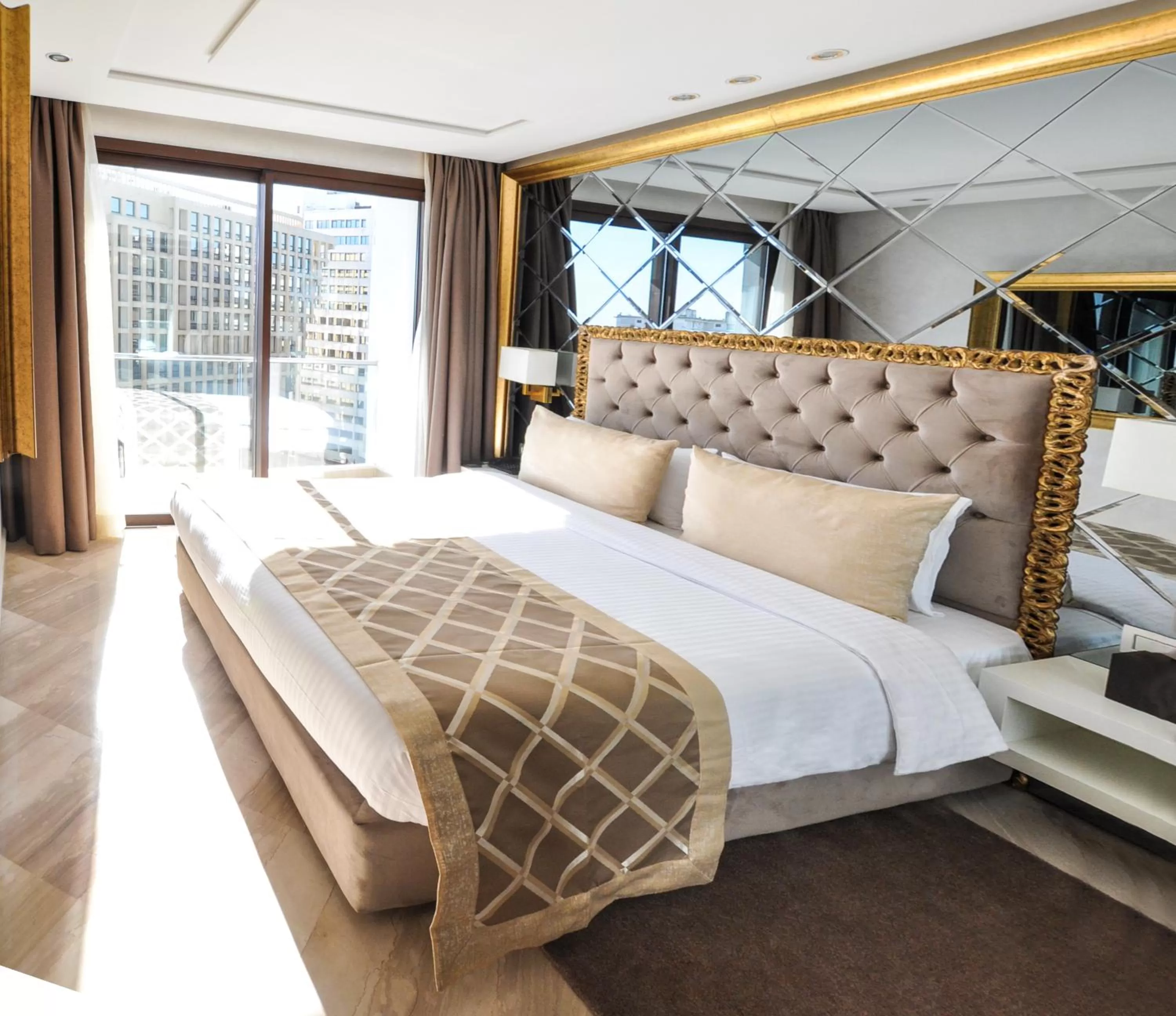 Bed in Suite Hotel Casa Diamond