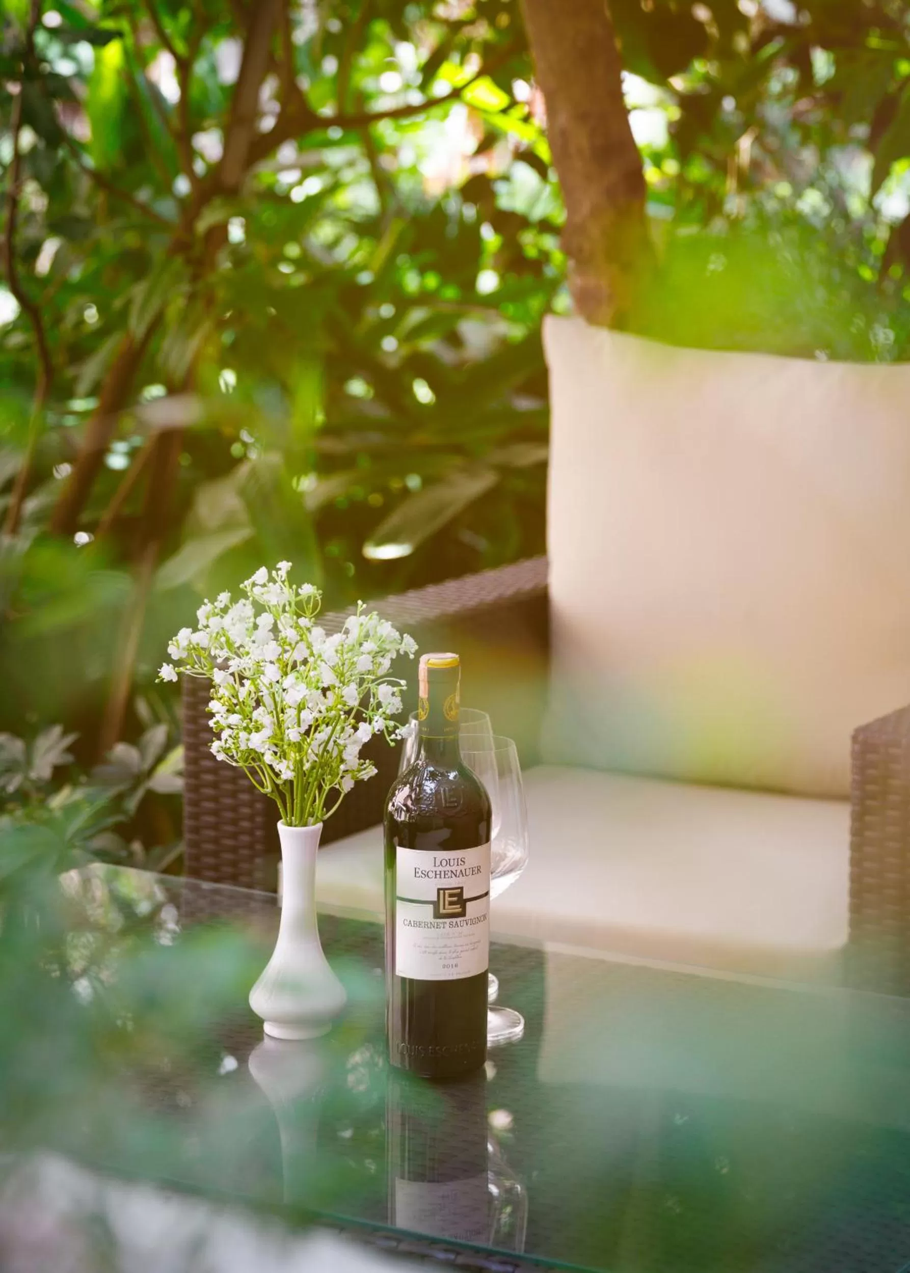 Garden in Hotel Thrive, A Tropical Courtyard