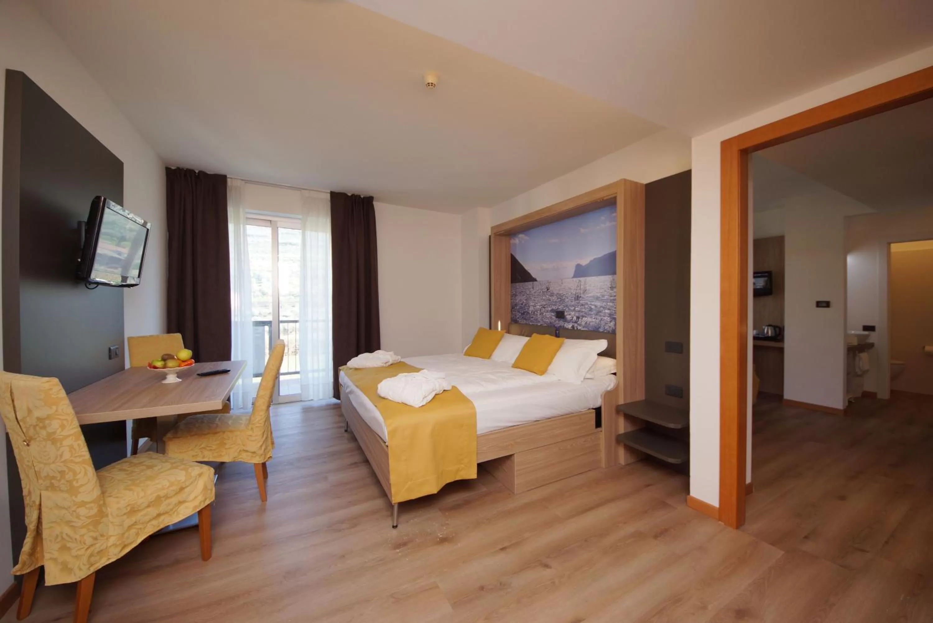 Family Room Suite in Ambassador Suite Hotel