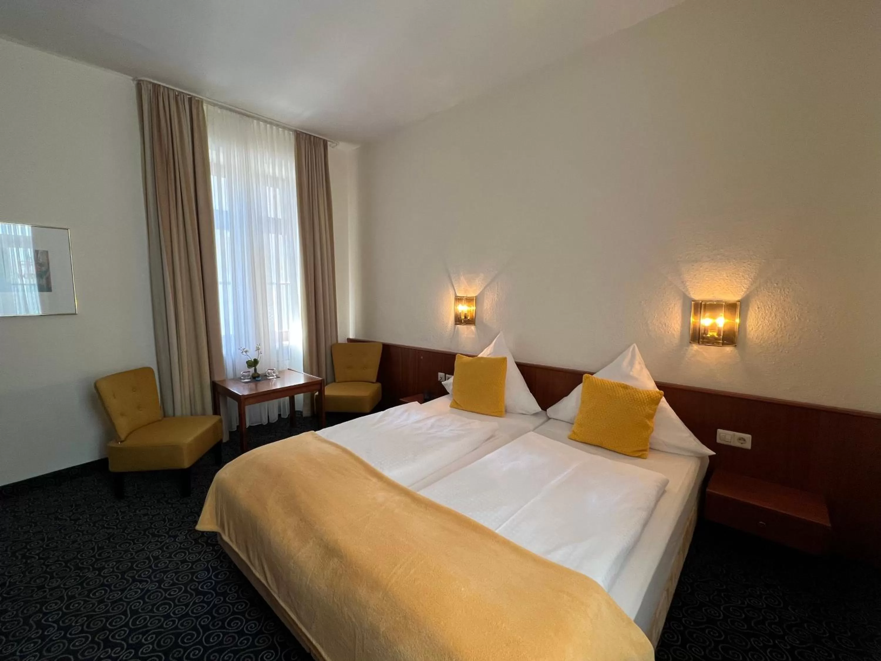 Photo of the whole room in Stadthotel