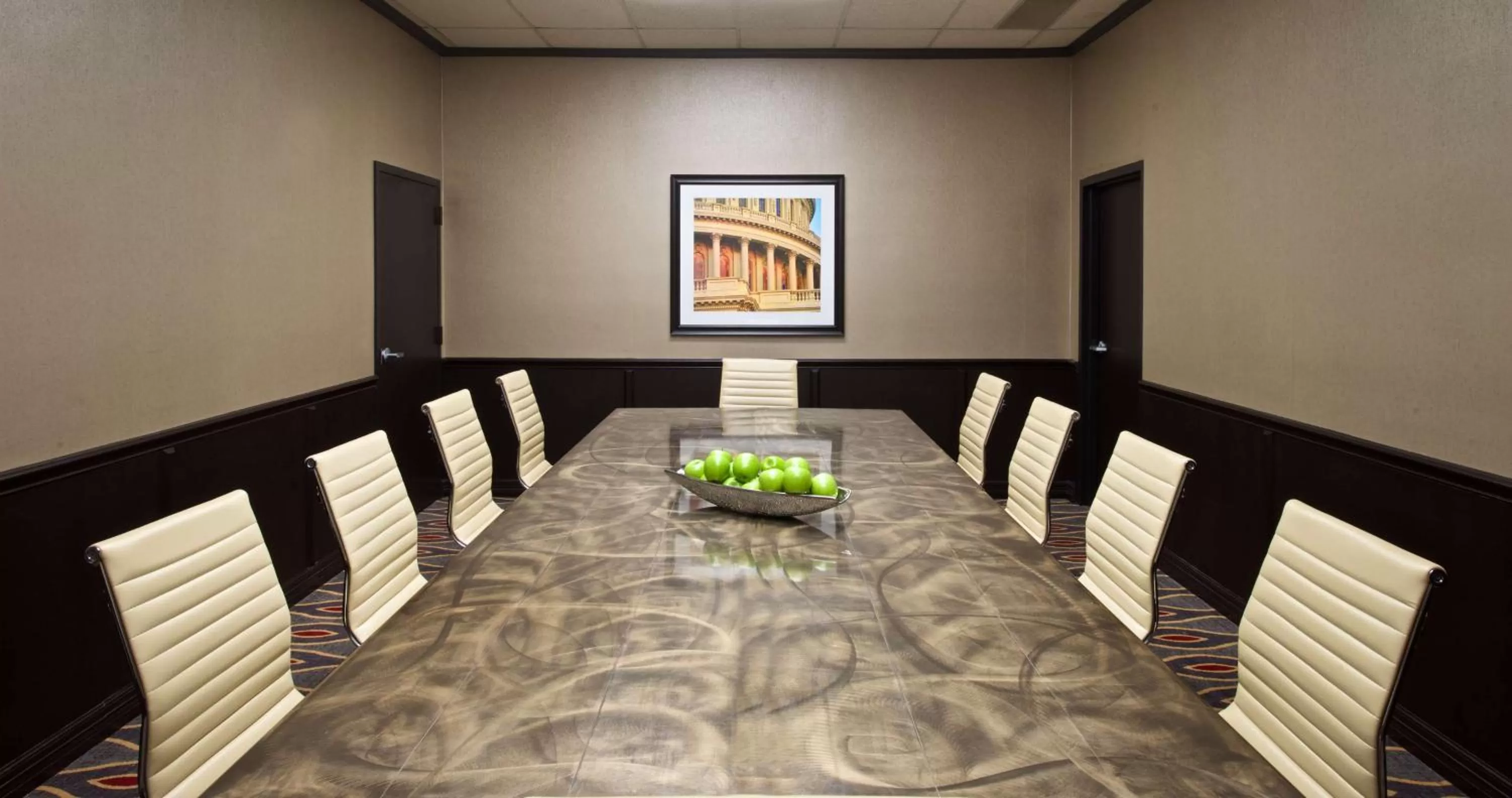 Meeting/conference room in Embassy Suites by Hilton Dulles Airport