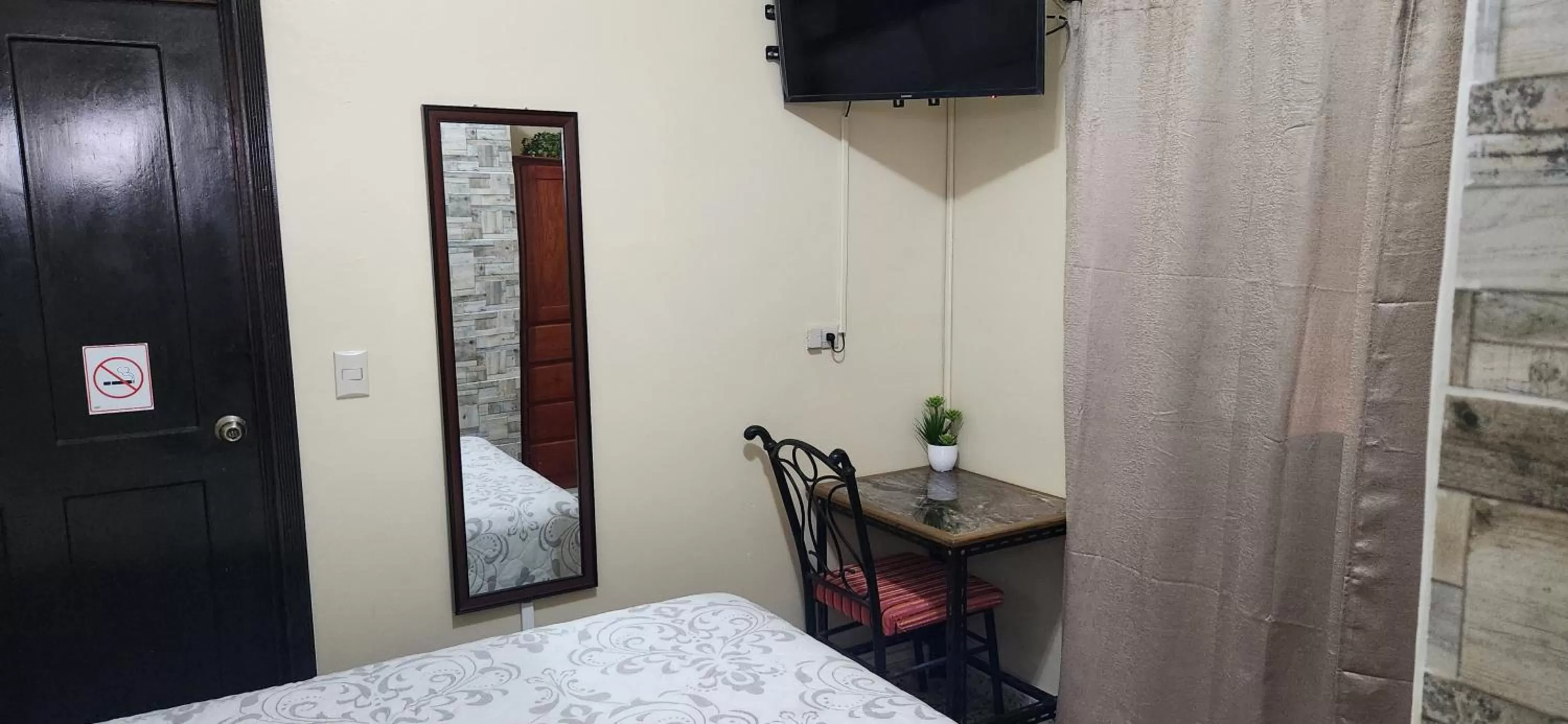 Photo of the whole room, TV/Entertainment Center in Casa Altamira