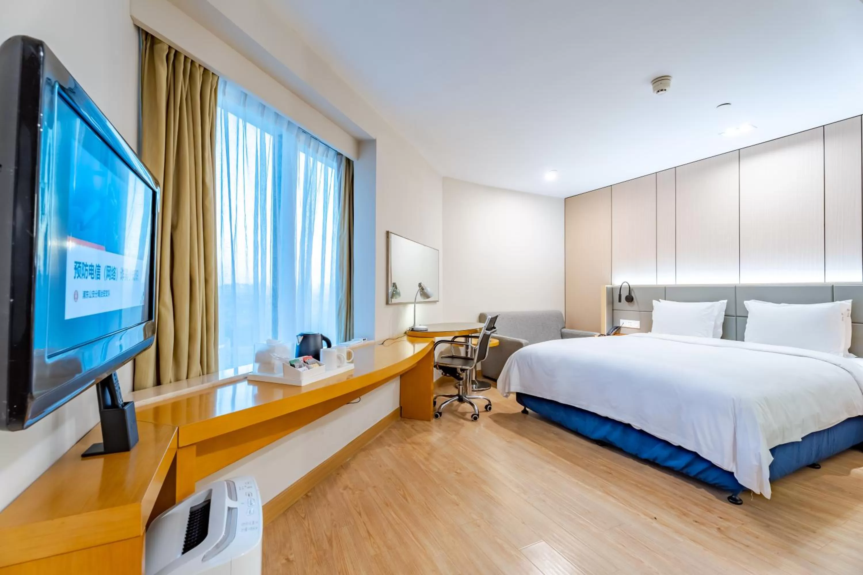 Property logo or sign, Bed in Holiday Inn Express Shanghai Jinqiao Central by IHG