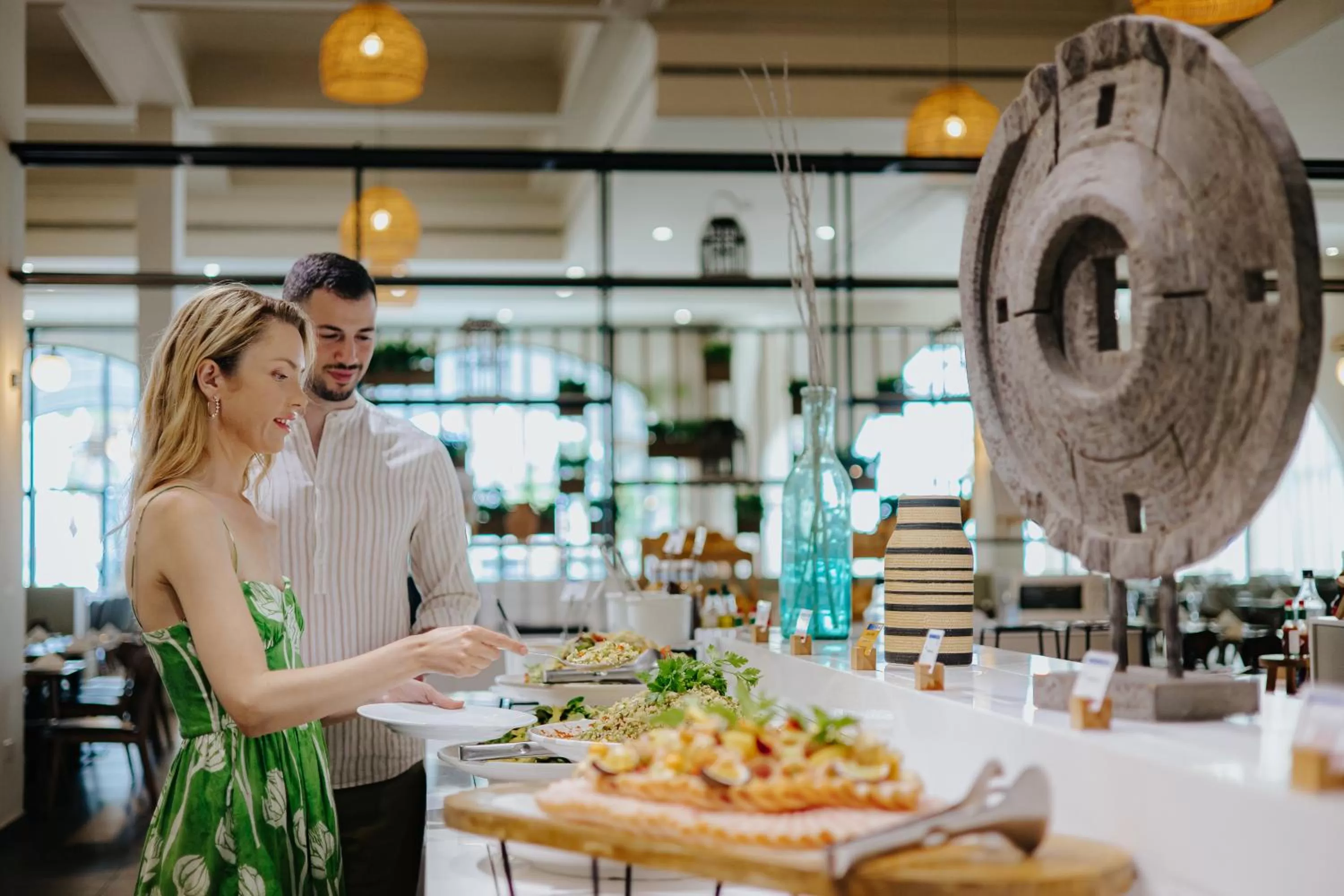 Restaurant/places to eat in Louis Phaethon Beach