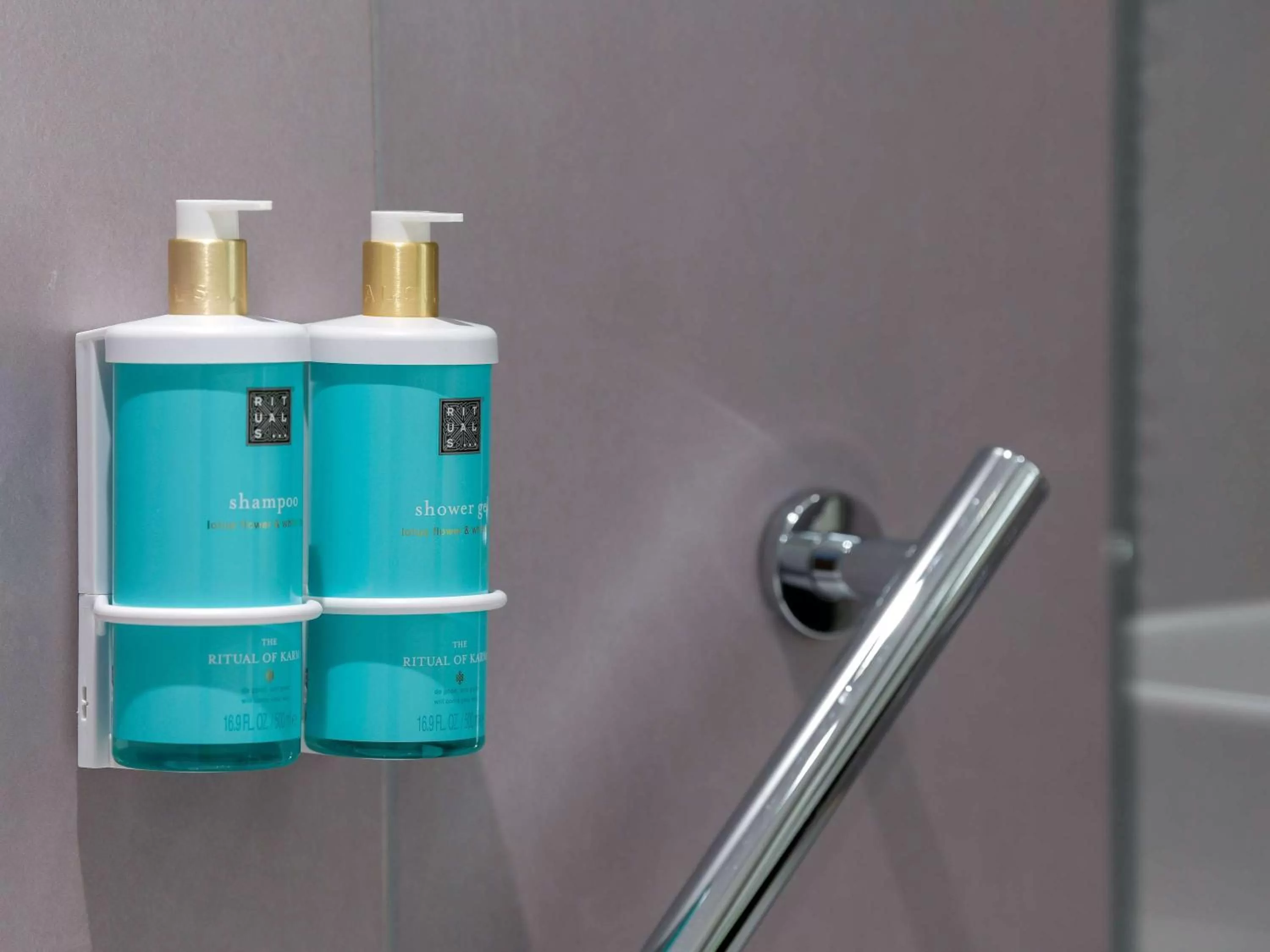 Executive Room with a Queen Bed and a Sofa in Novotel Köln City