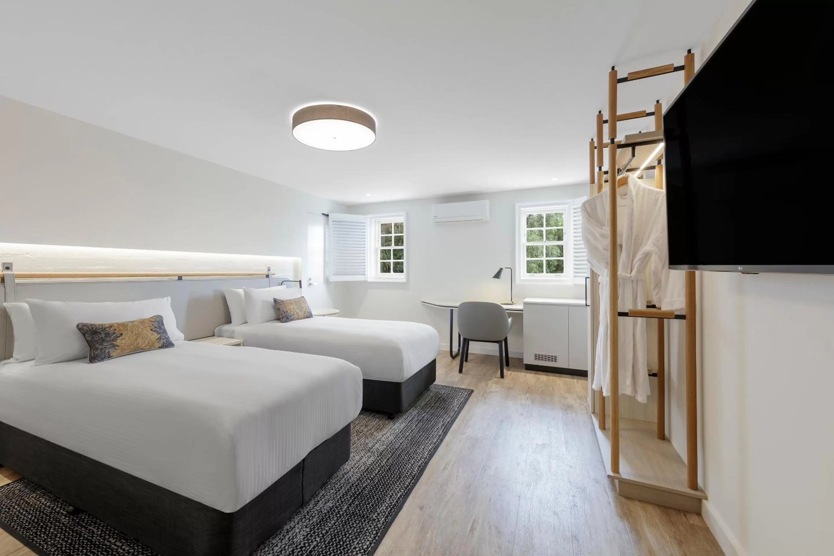 Photo of the whole room, Bed in Crowne Plaza Hawkesbury Valley by IHG