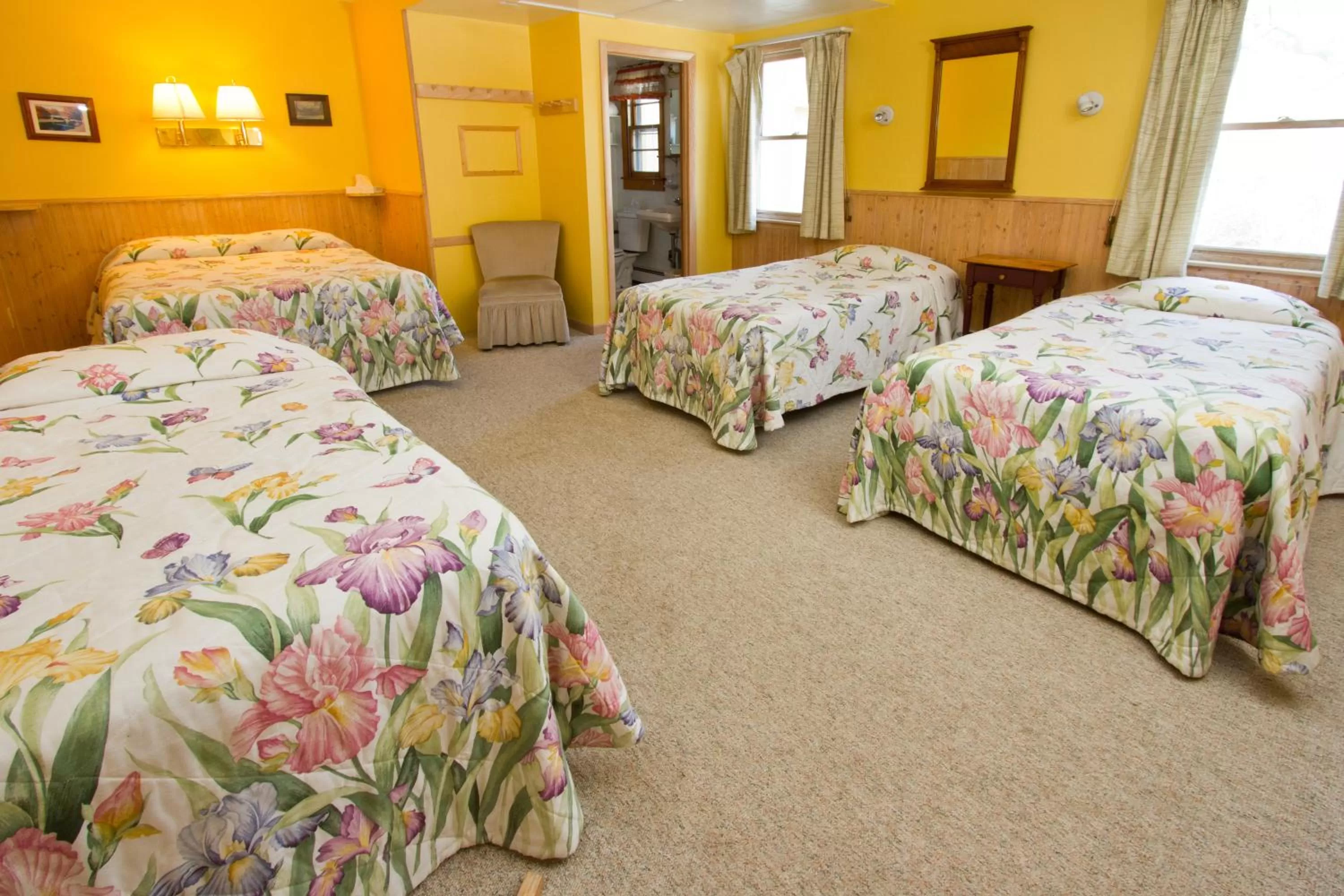 Family Room (5 Adults) in Gray Ghost Inn