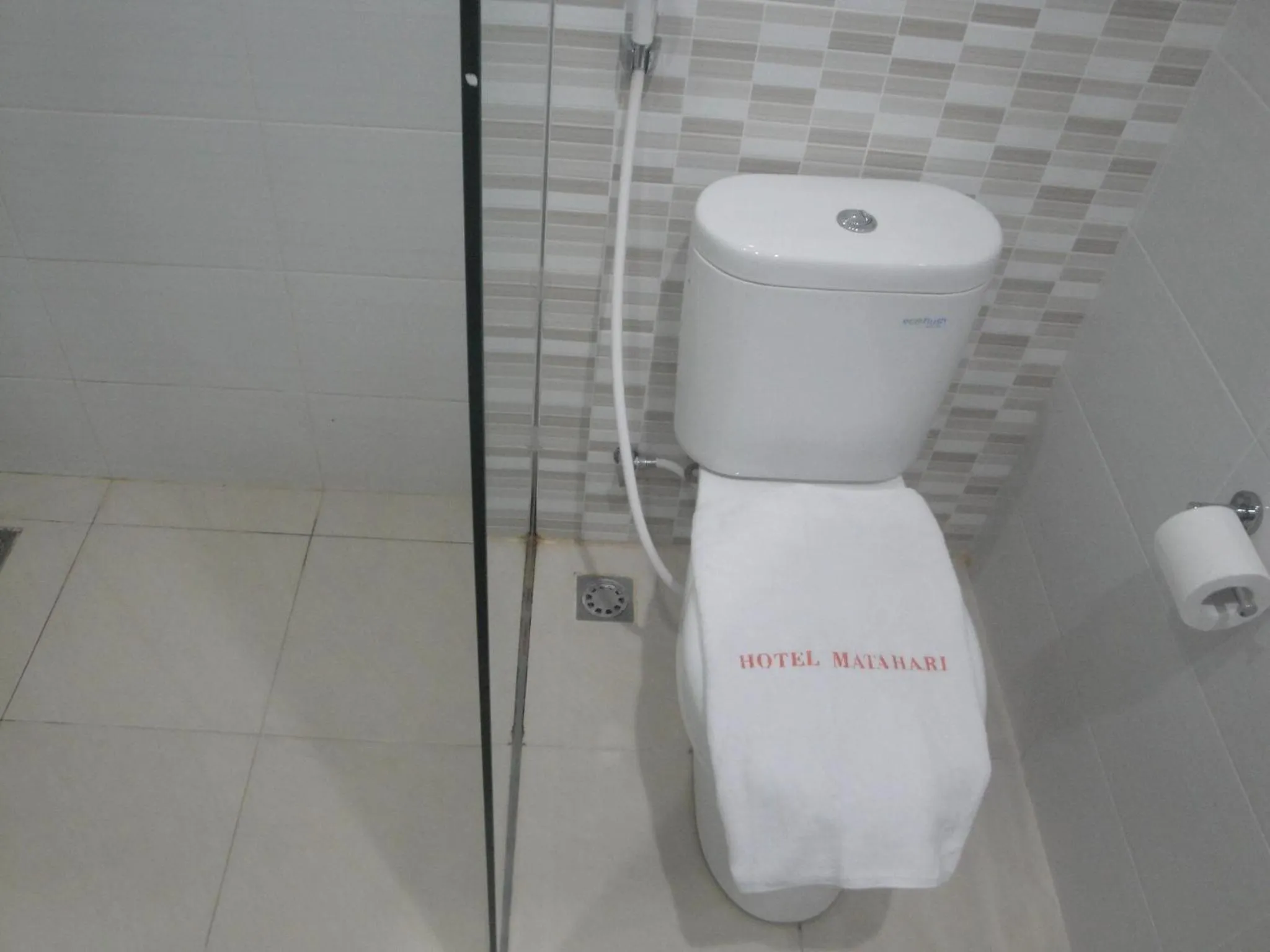 Toilet in Matahari Hotel Labuan Bajo