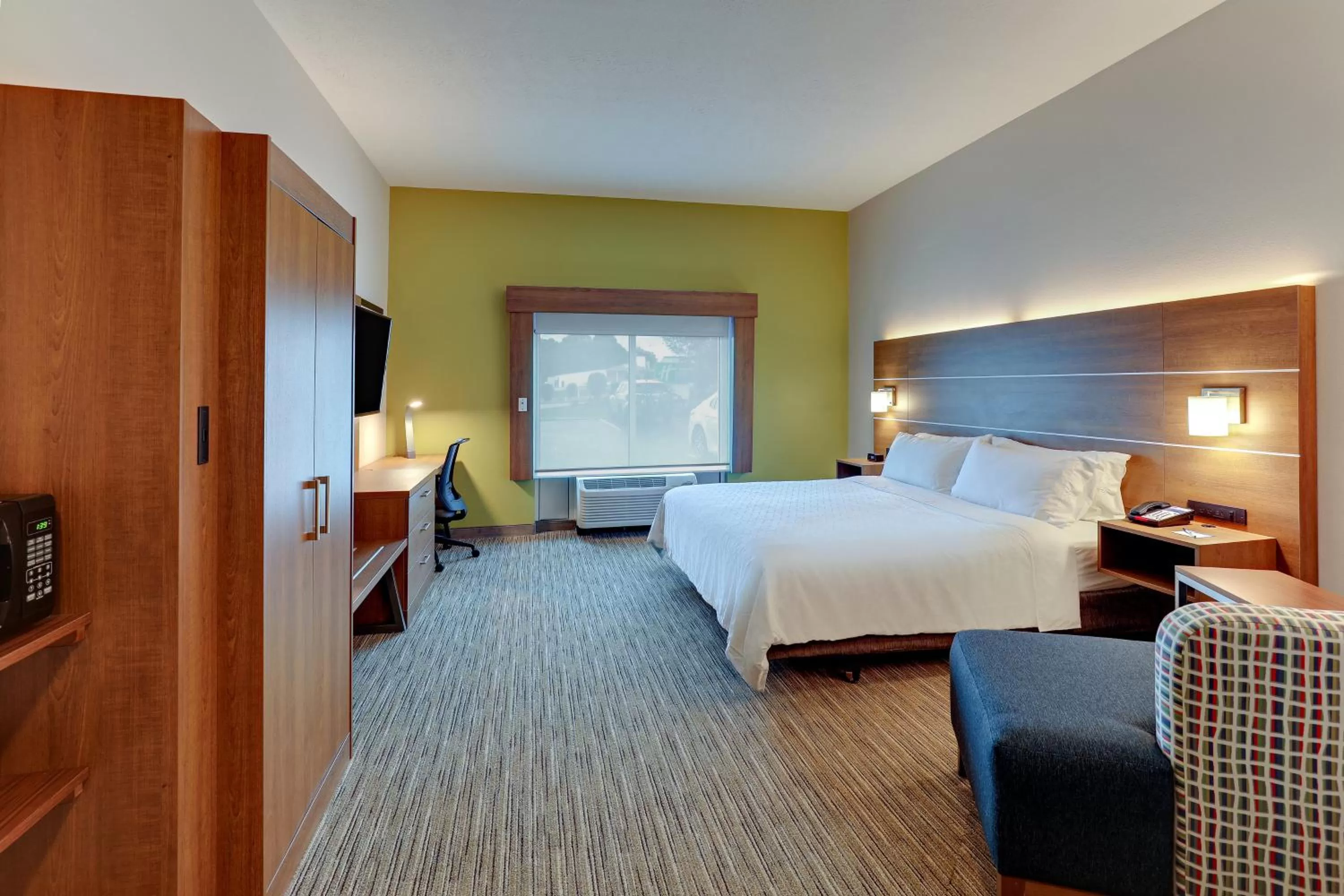 King Suite with Whirlpool - Disability Access in Holiday Inn Express Campbellsville, an IHG Hotel