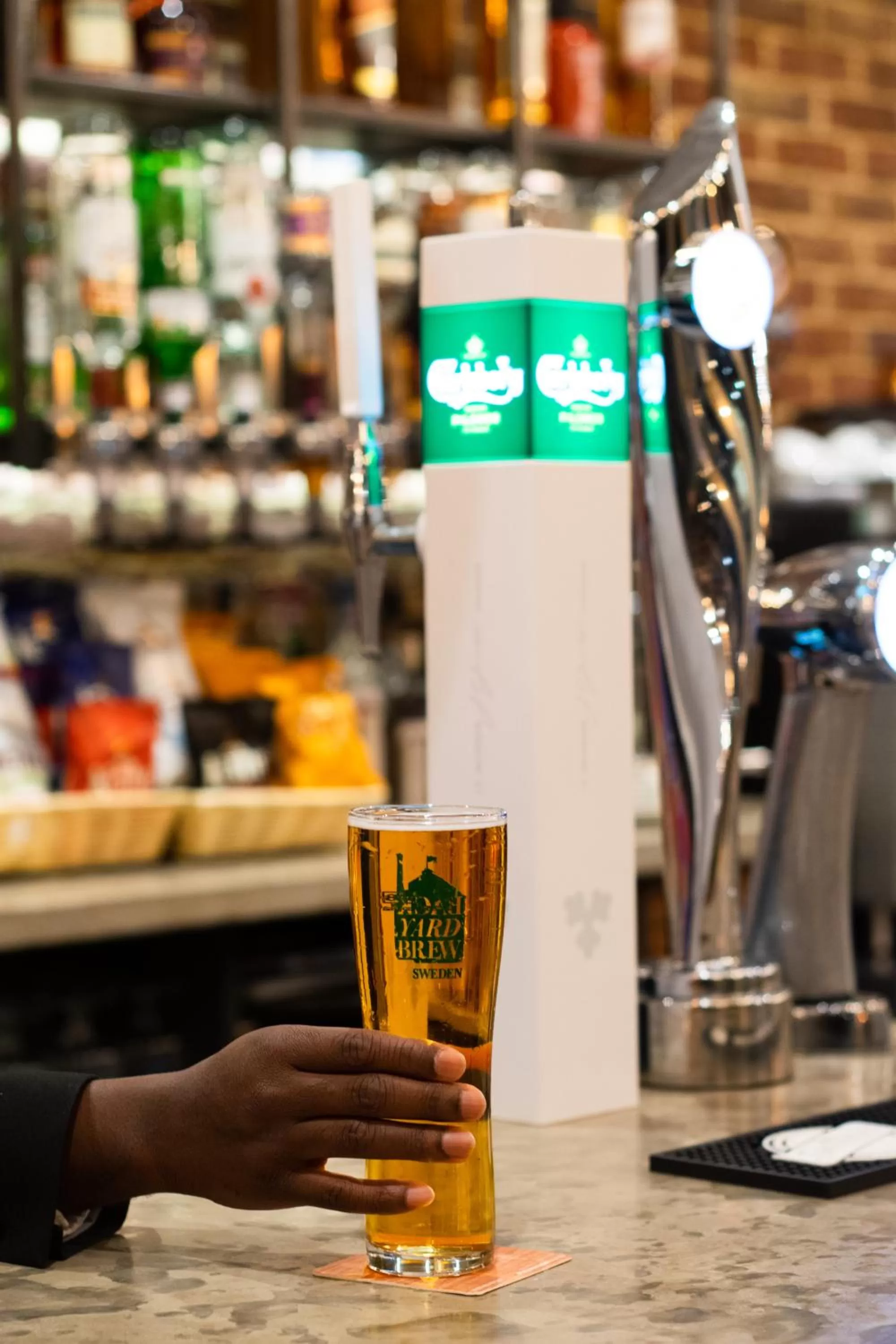 Lounge or bar in London City Airport Hotel