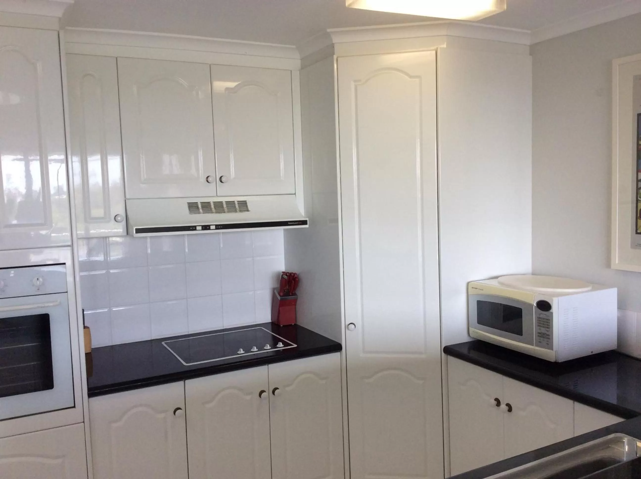 Kitchen or kitchenette in Kirribilli Apartments