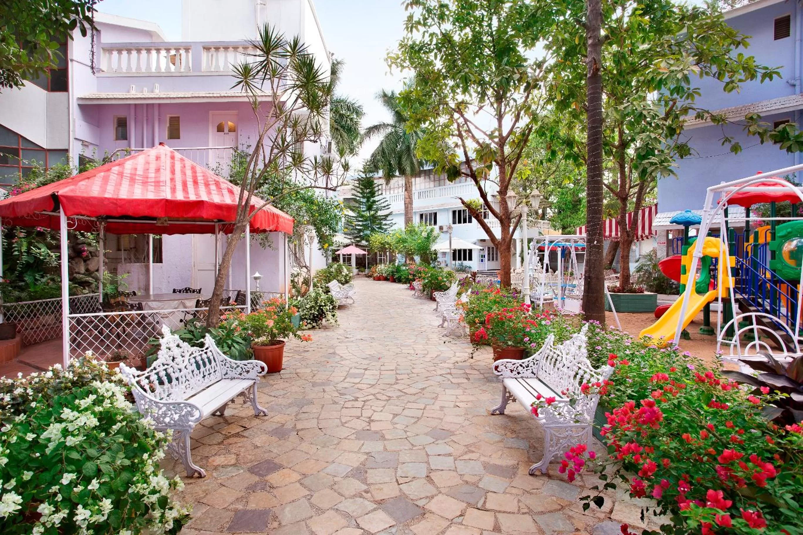 Garden in Avion Holiday Resort