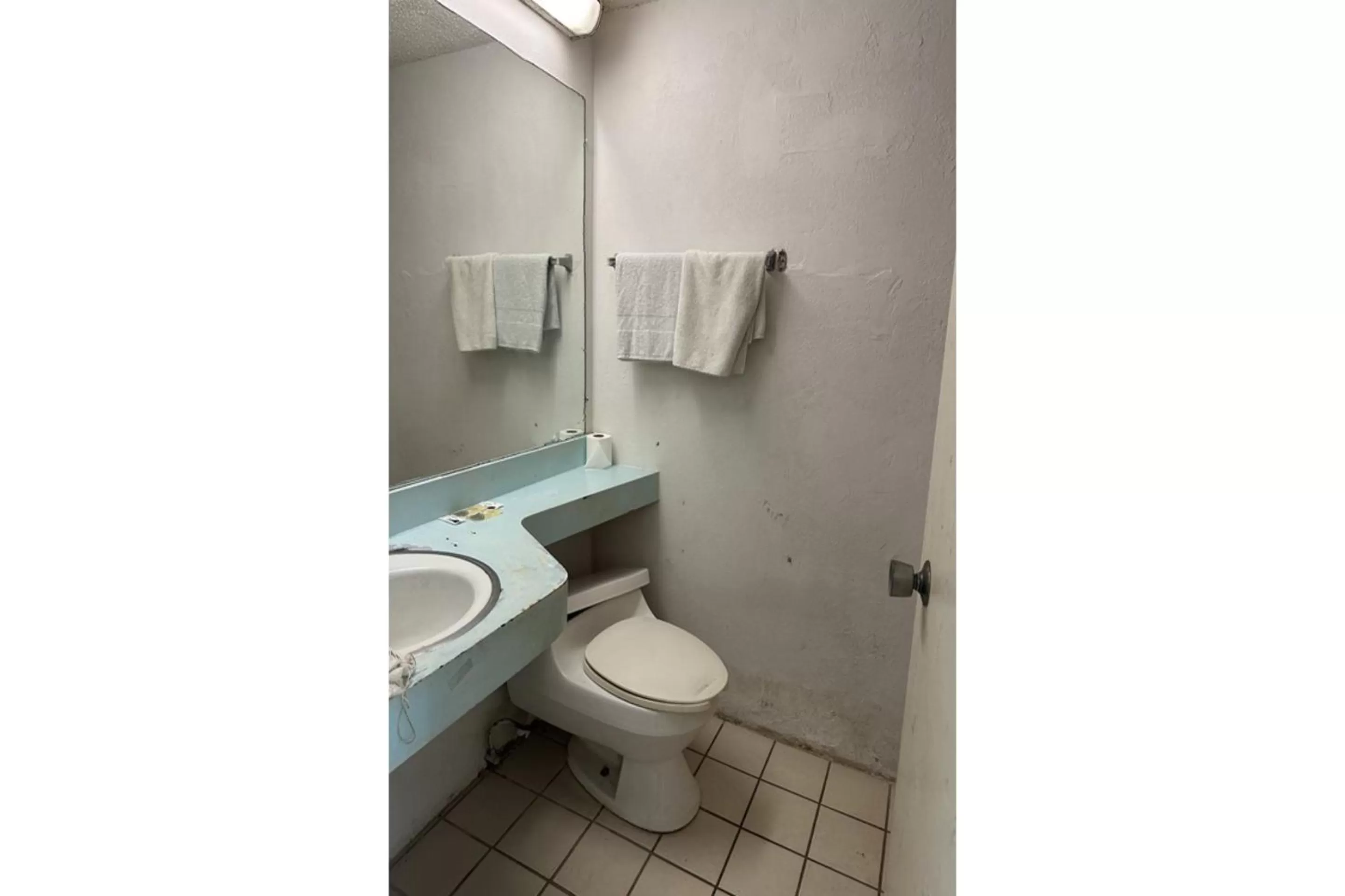 Bathroom in Kampus Inn Gainesville - University Area Hotel