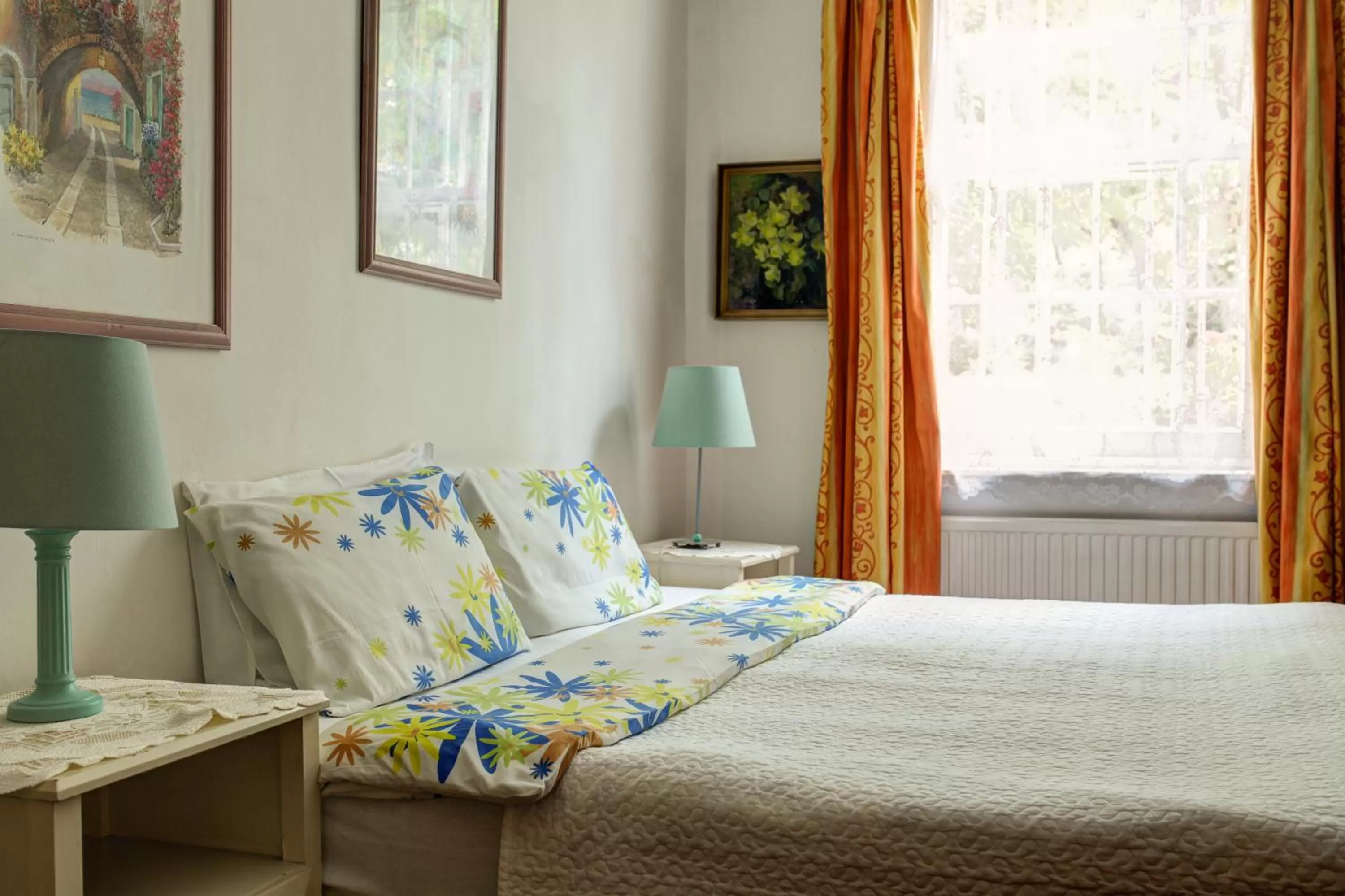 Bedroom, Bed in Dawson Place, Juliette's Bed and Breakfast