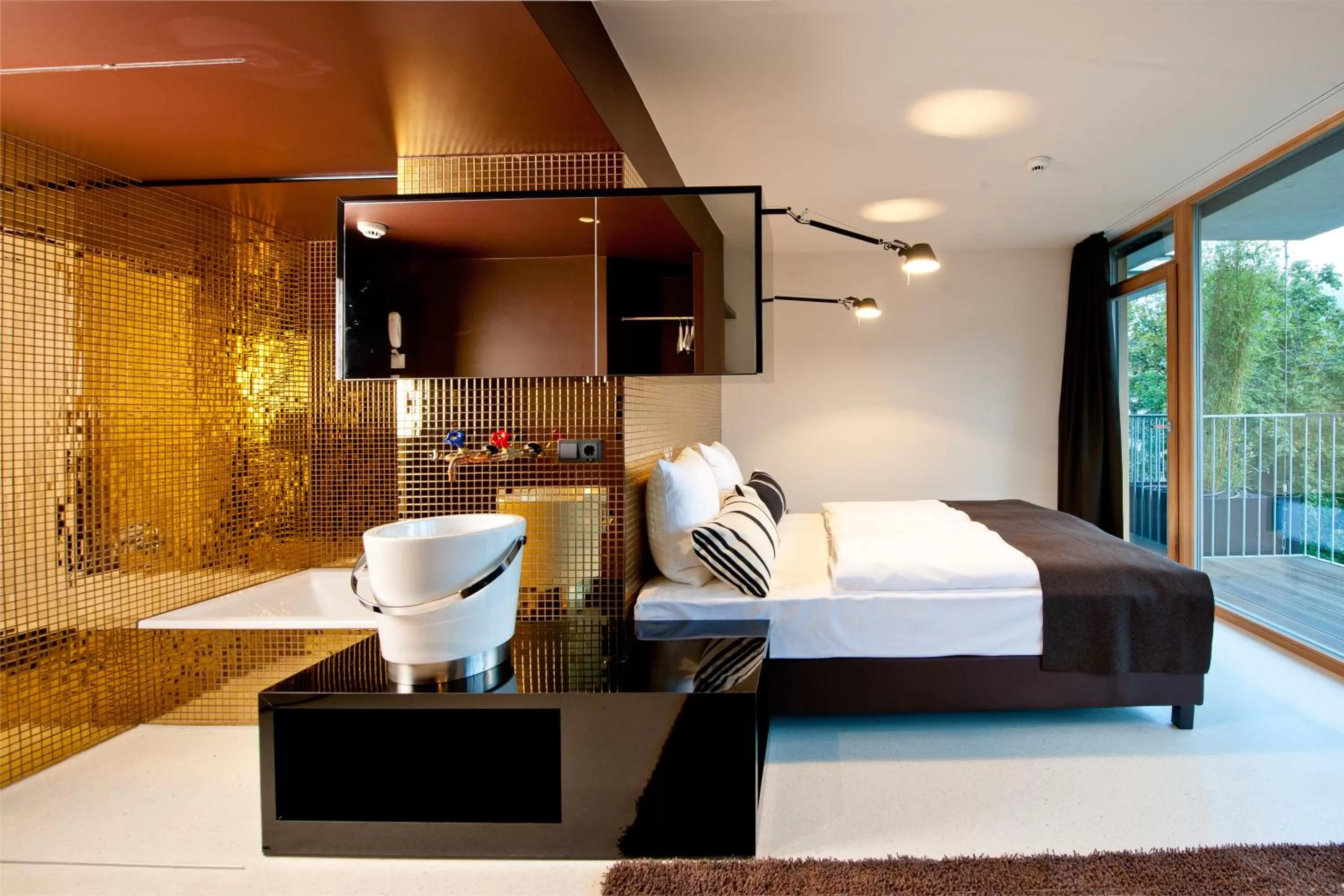 Bathroom, Bed in Nala Individuellhotel