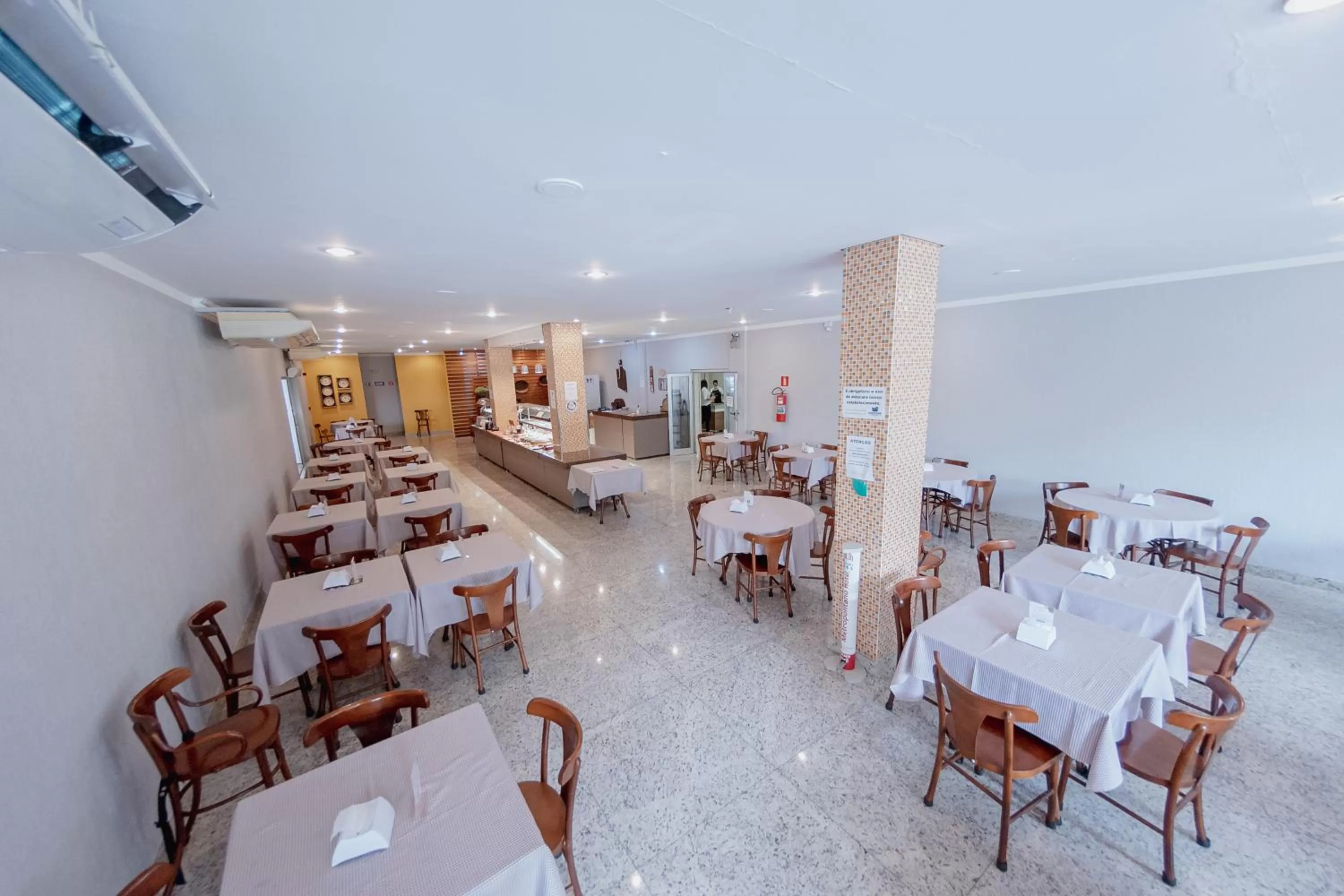 Restaurant/Places to Eat in Hotel Metropolitano
